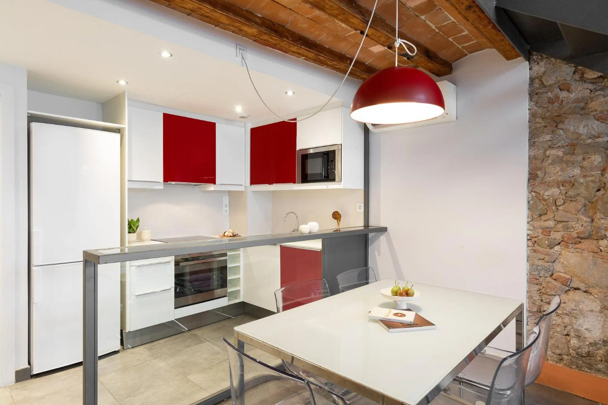 Dining area in Ola Living MACBA