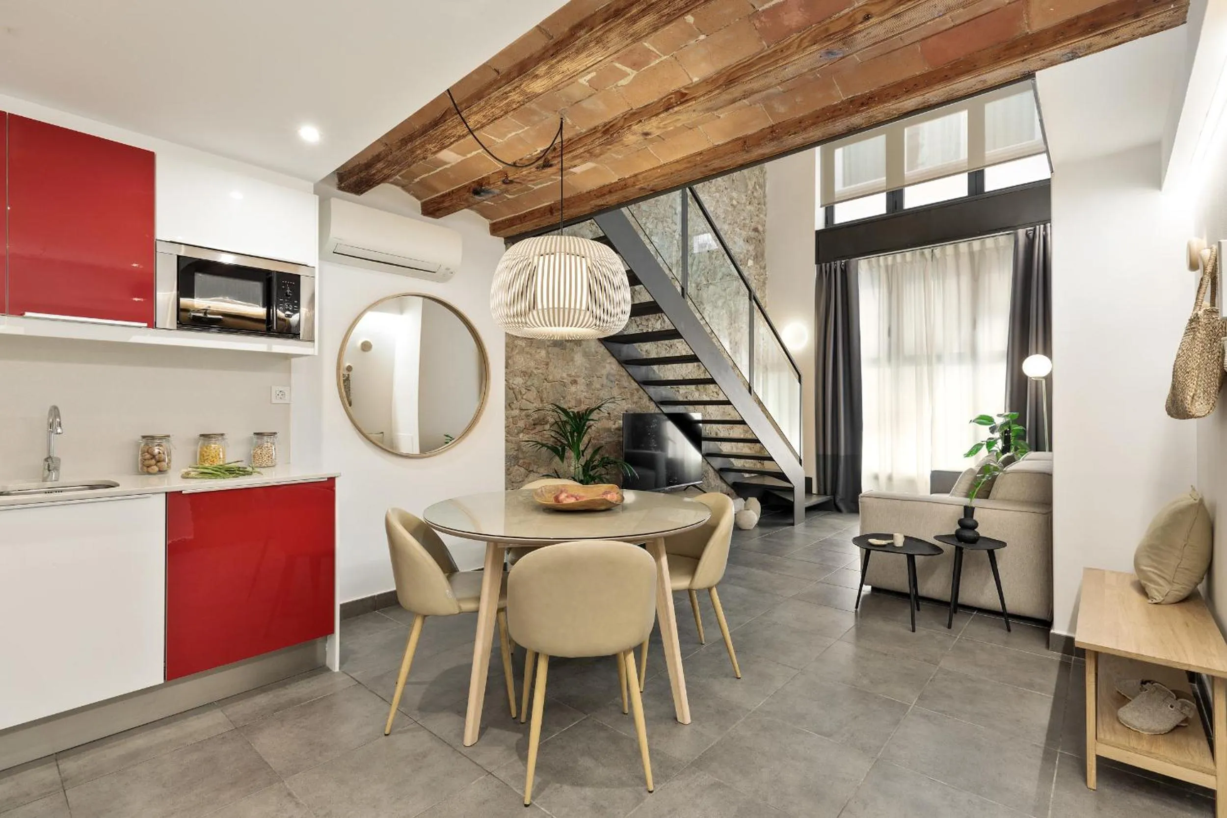 Dining area in Ola Living MACBA