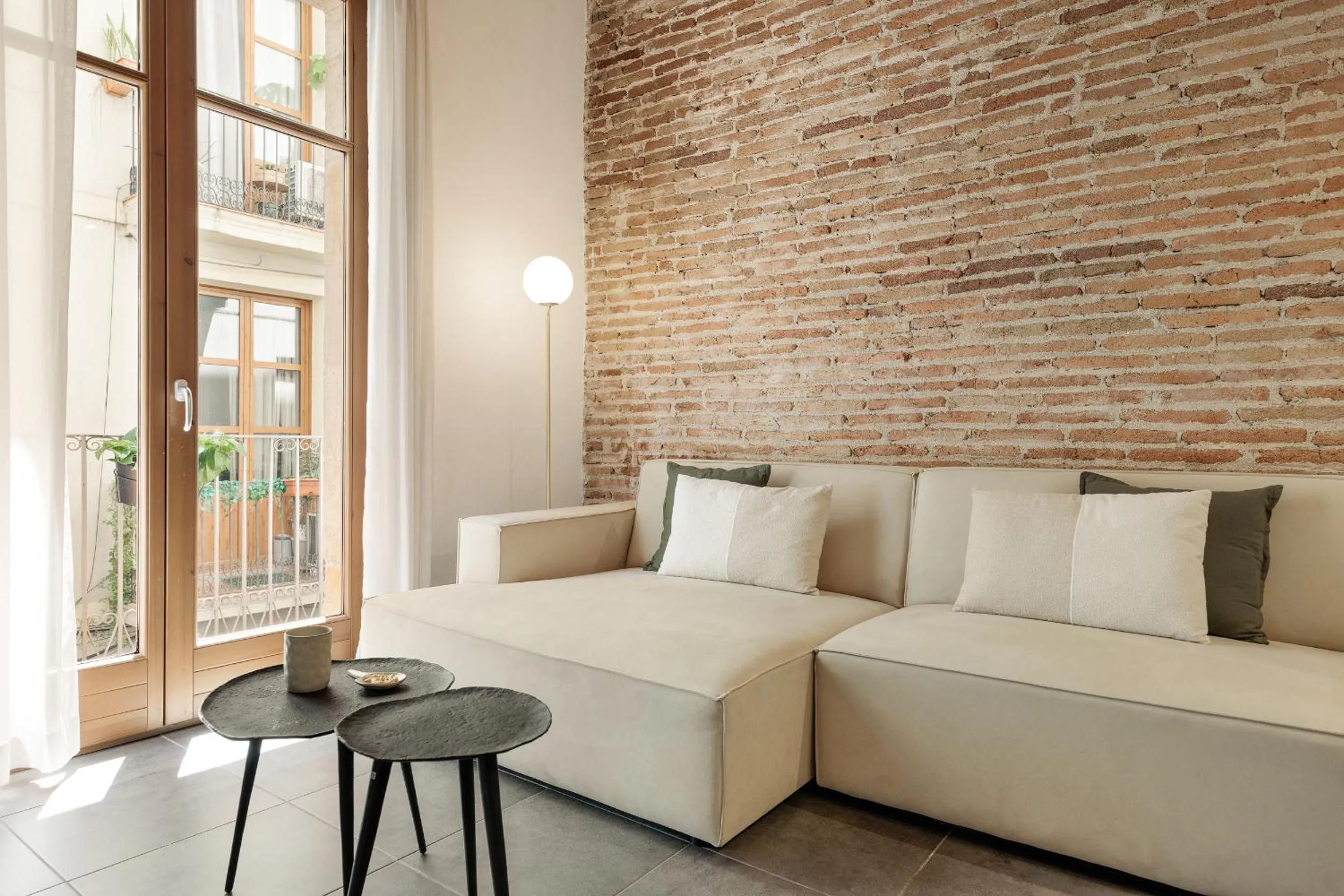 Dining area in Ola Living MACBA