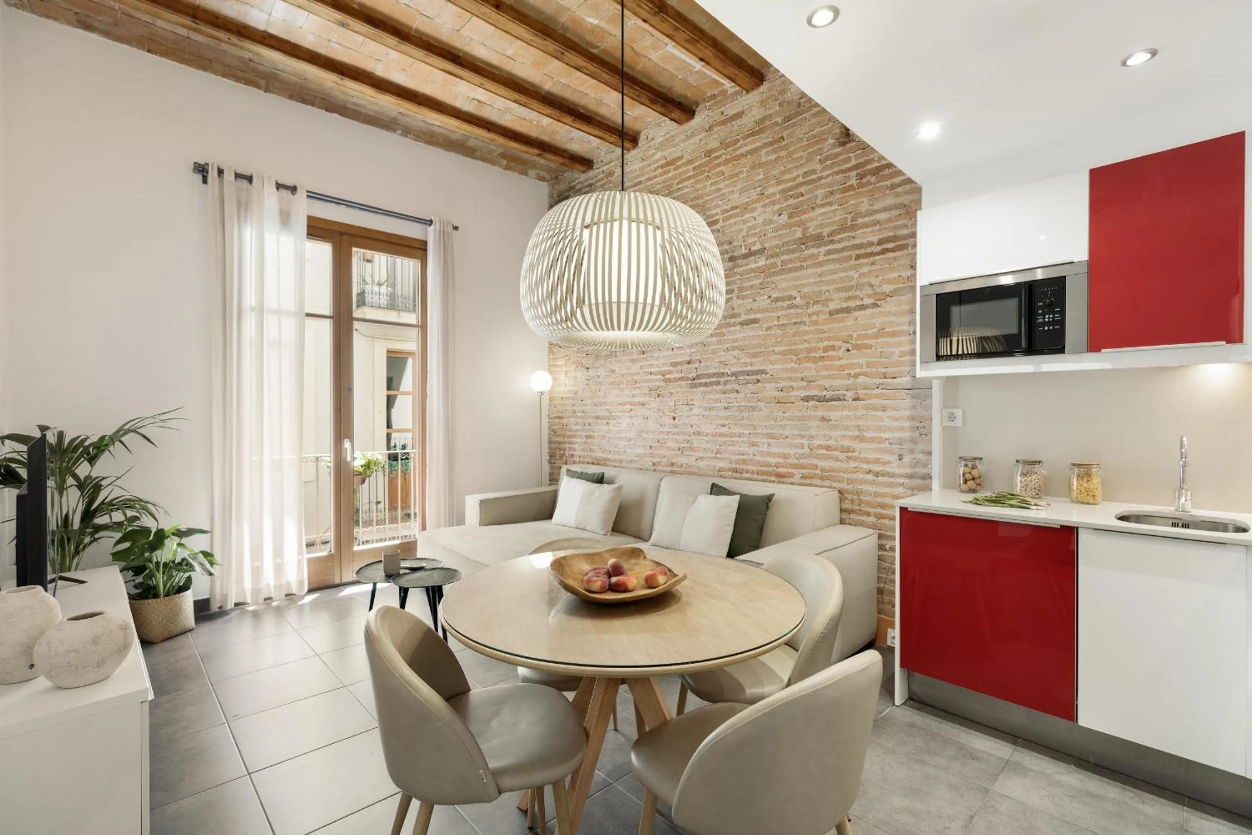 Dining area in Ola Living MACBA