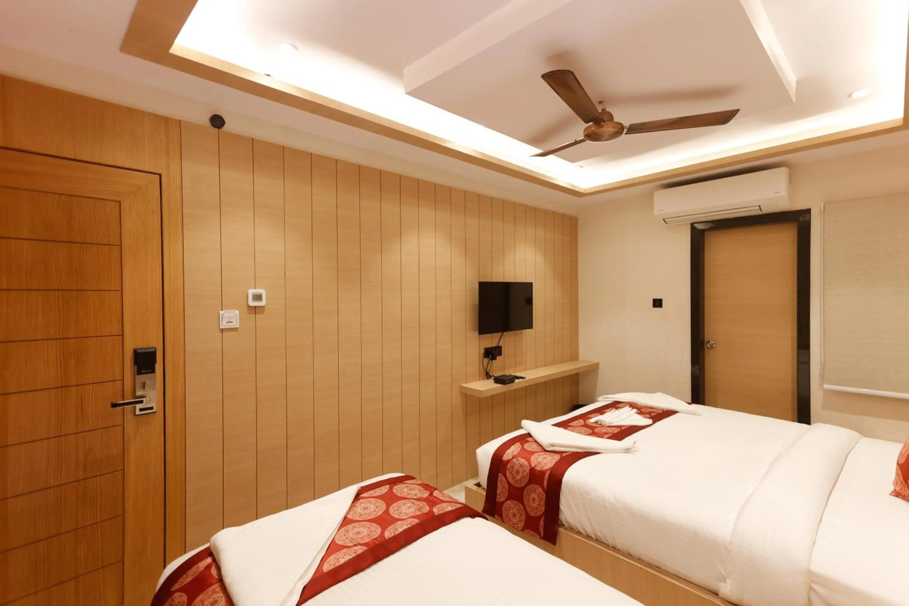 Bed in Hotel Sarc Inn