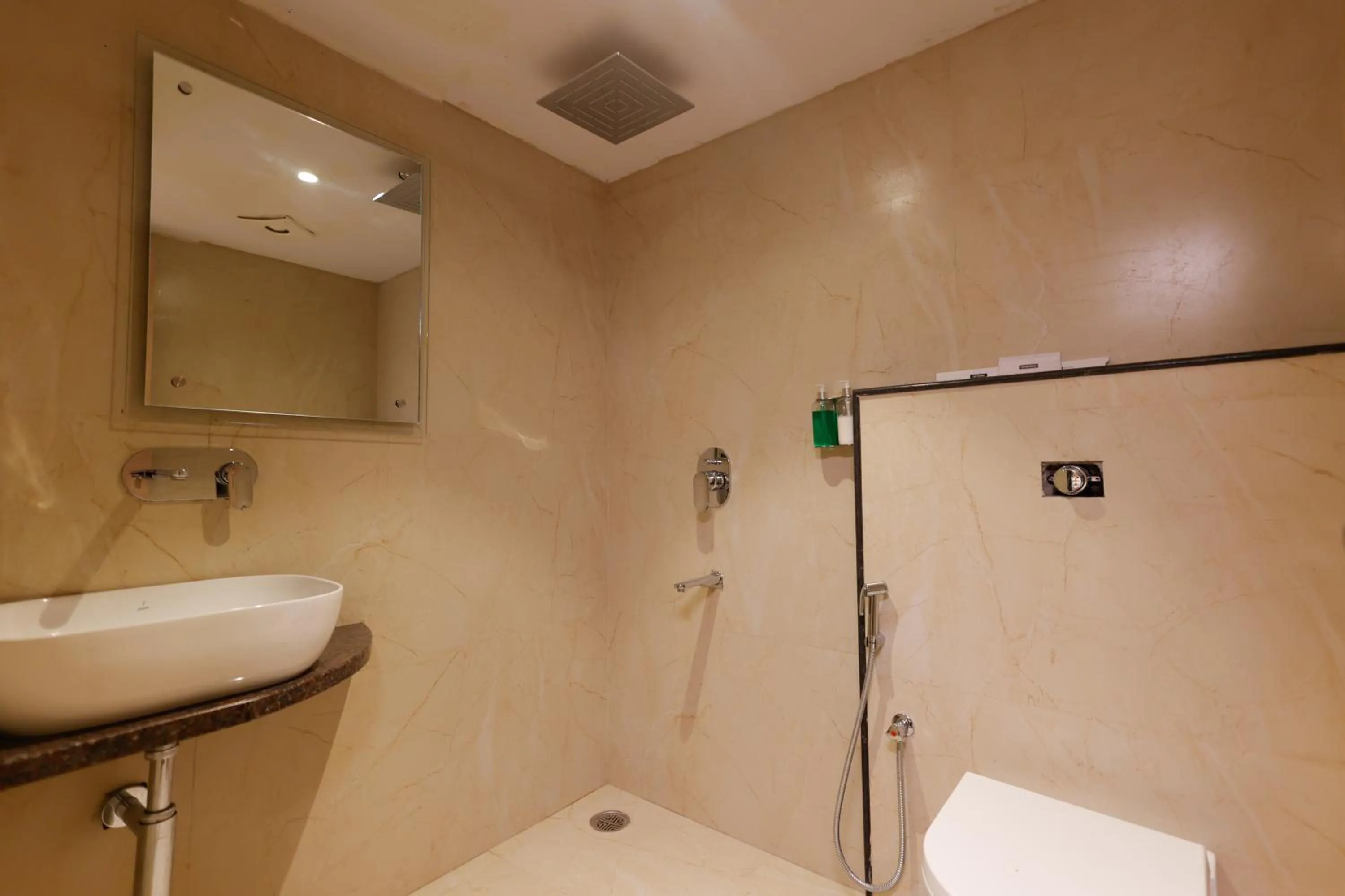 Bathroom in Hotel Sarc Inn