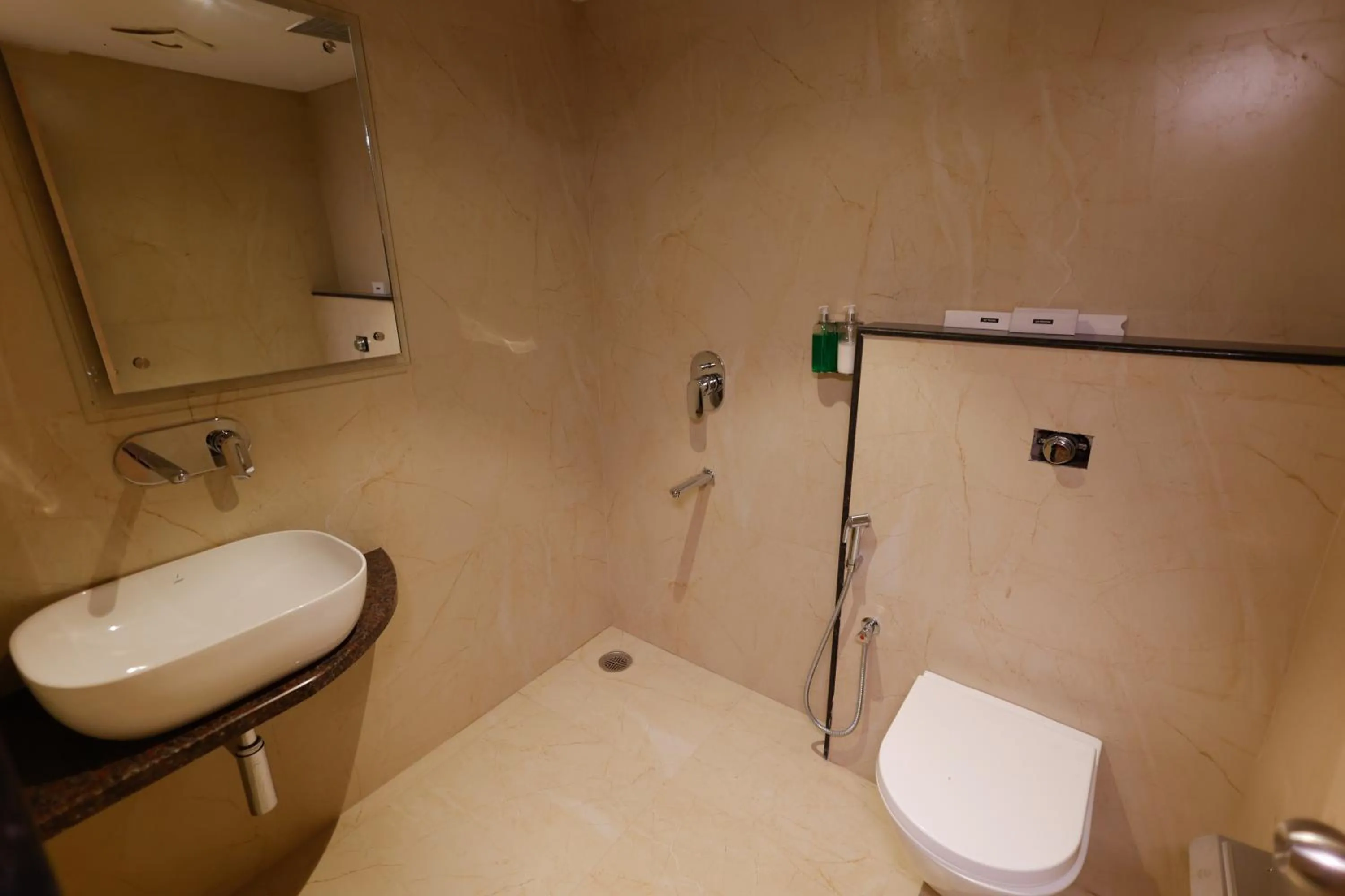 Bathroom in Hotel Sarc Inn