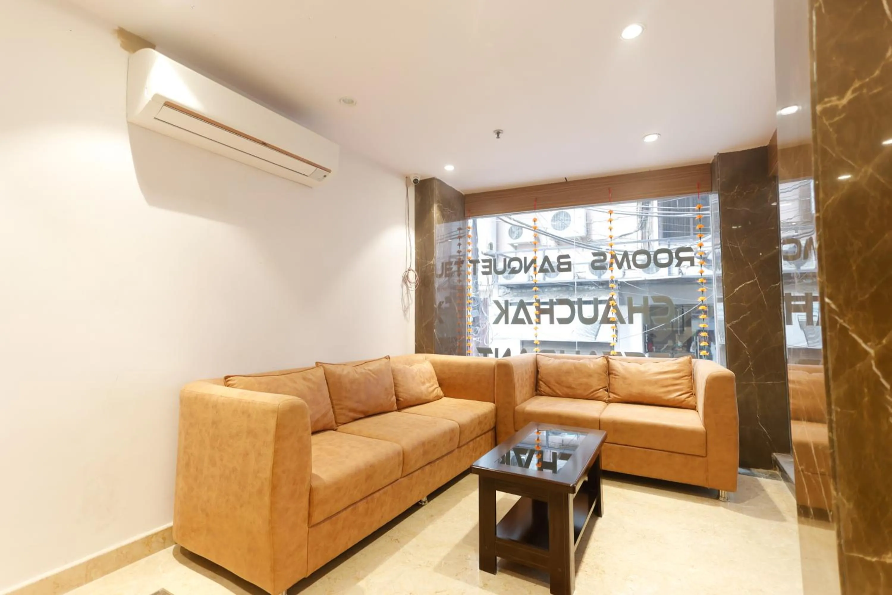 Seating area in Hotel Sarc Inn