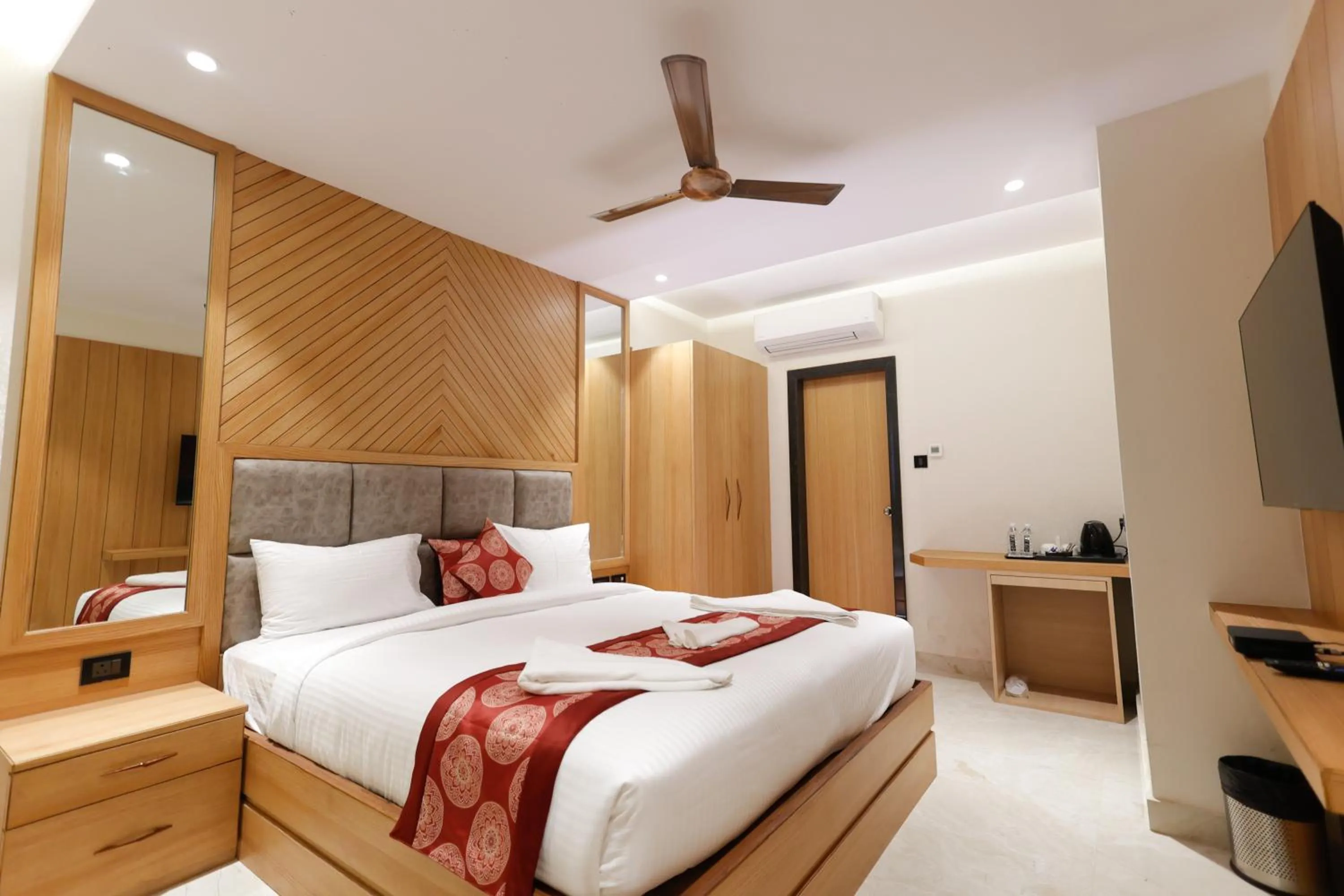 Bed in Hotel Sarc Inn