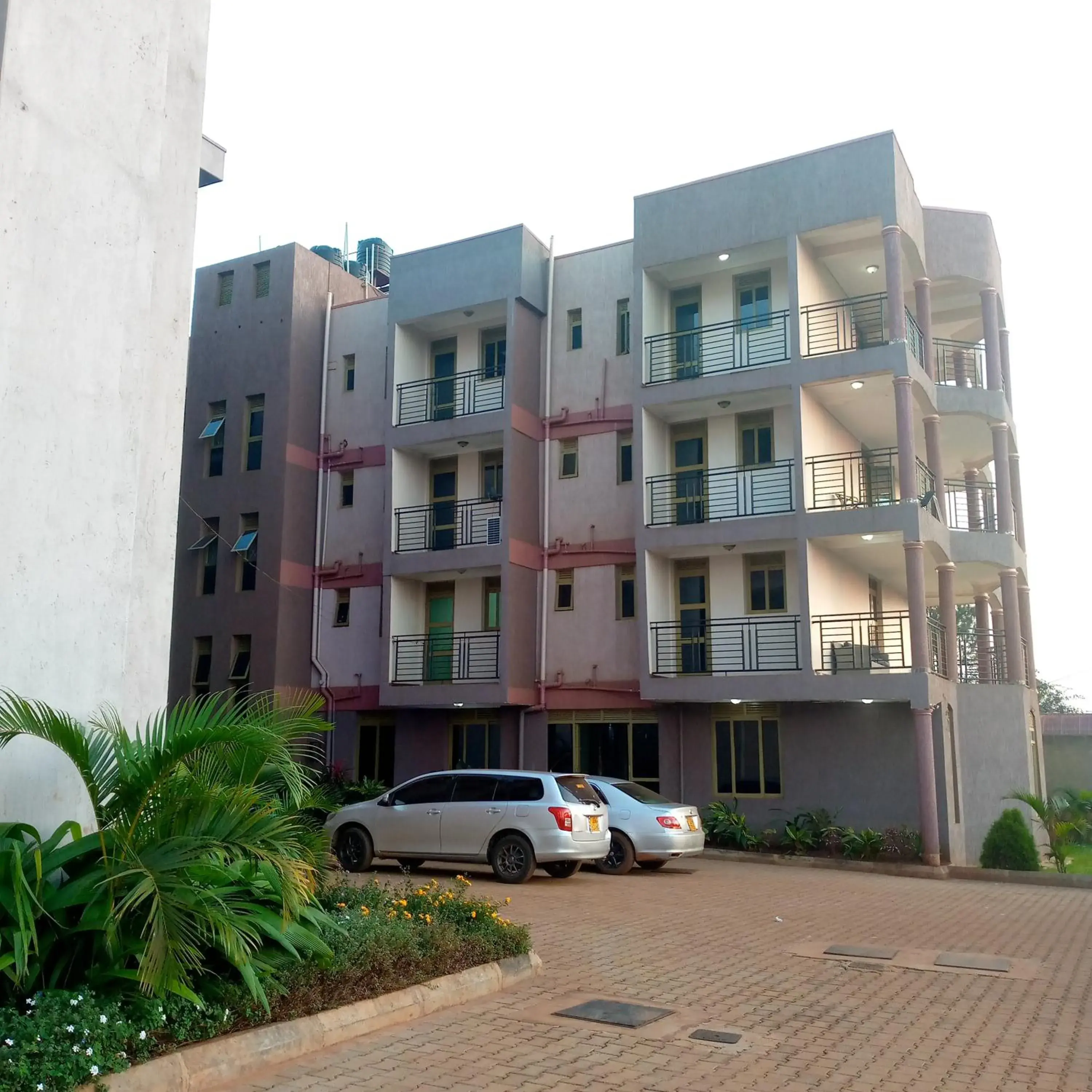 Property building in HOTEL ZEPTAN Property building in HOTEL ZEPTAN