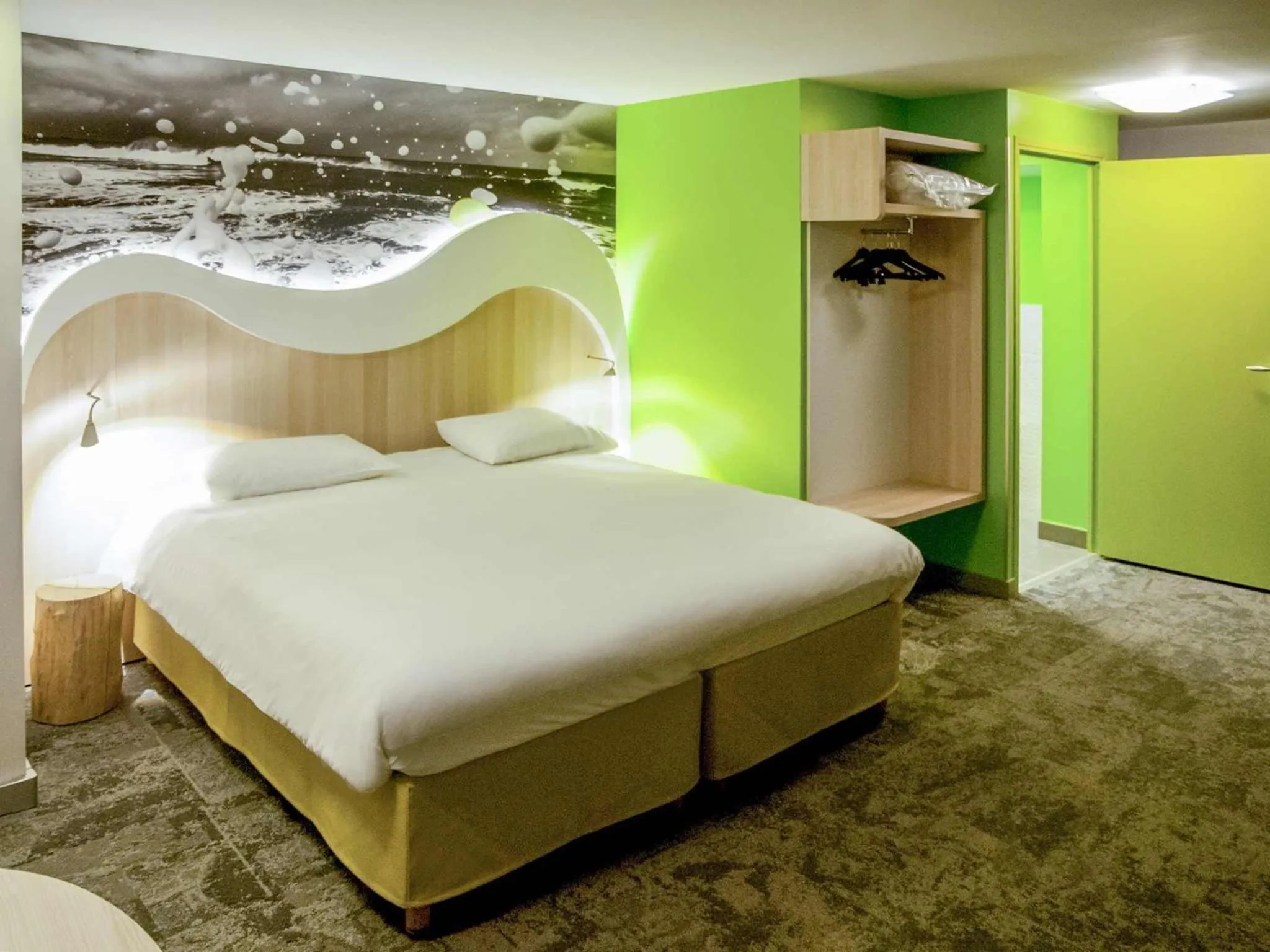 Bedroom, Bed in ibis Styles Saint Malo Port