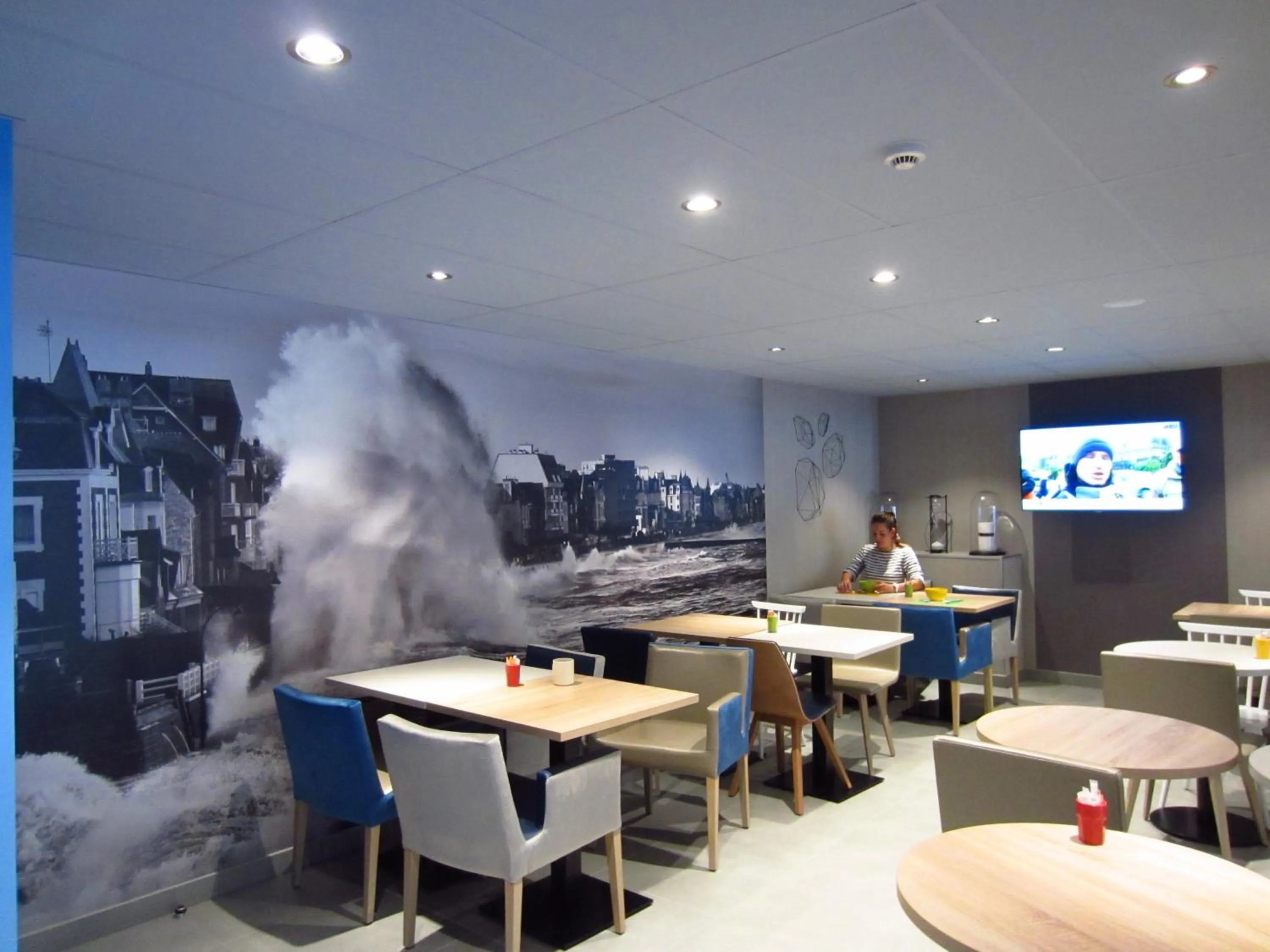 Restaurant/places to eat in ibis Styles Saint Malo Port