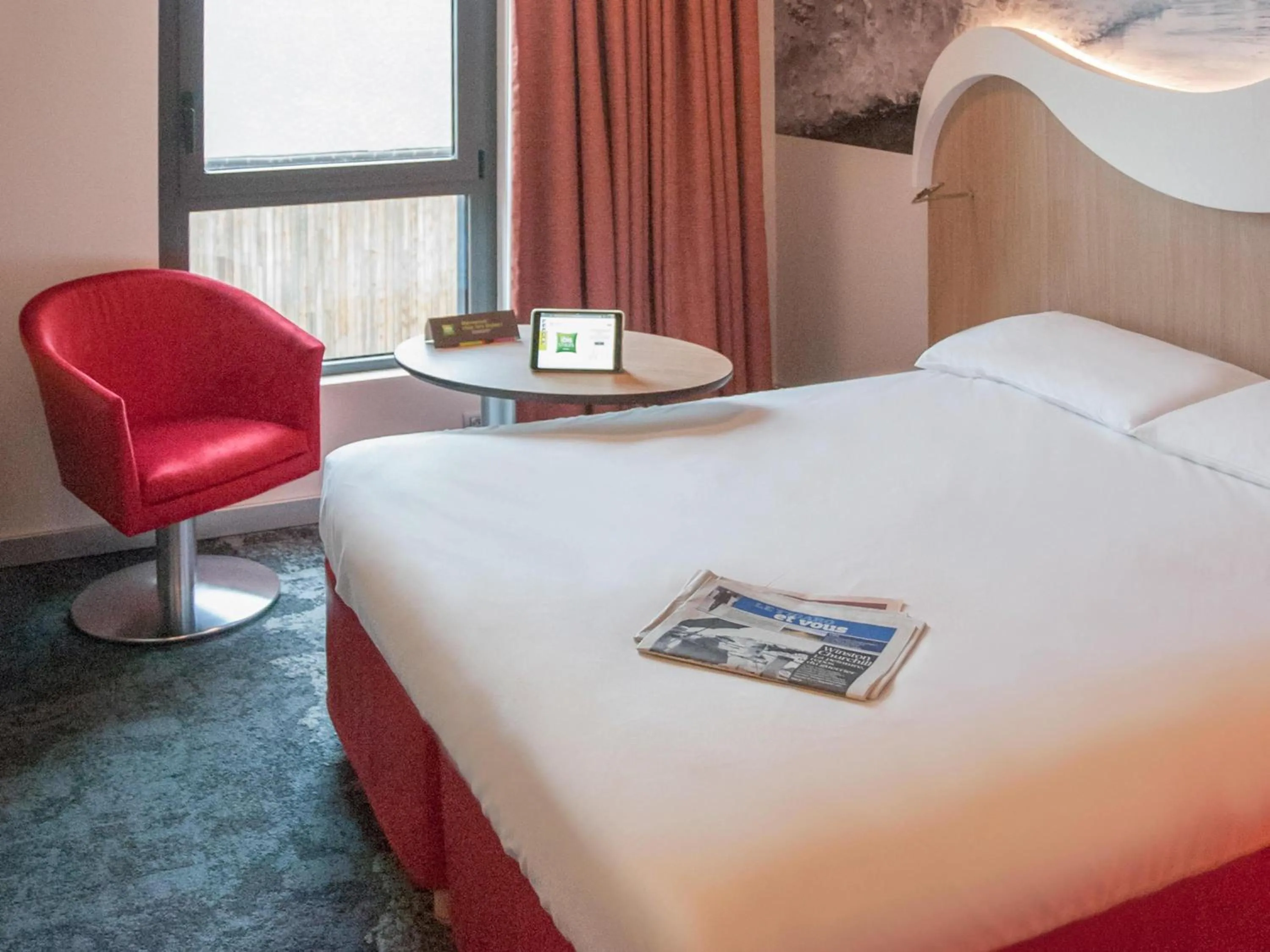 Bedroom, Bed in ibis Styles Saint Malo Port