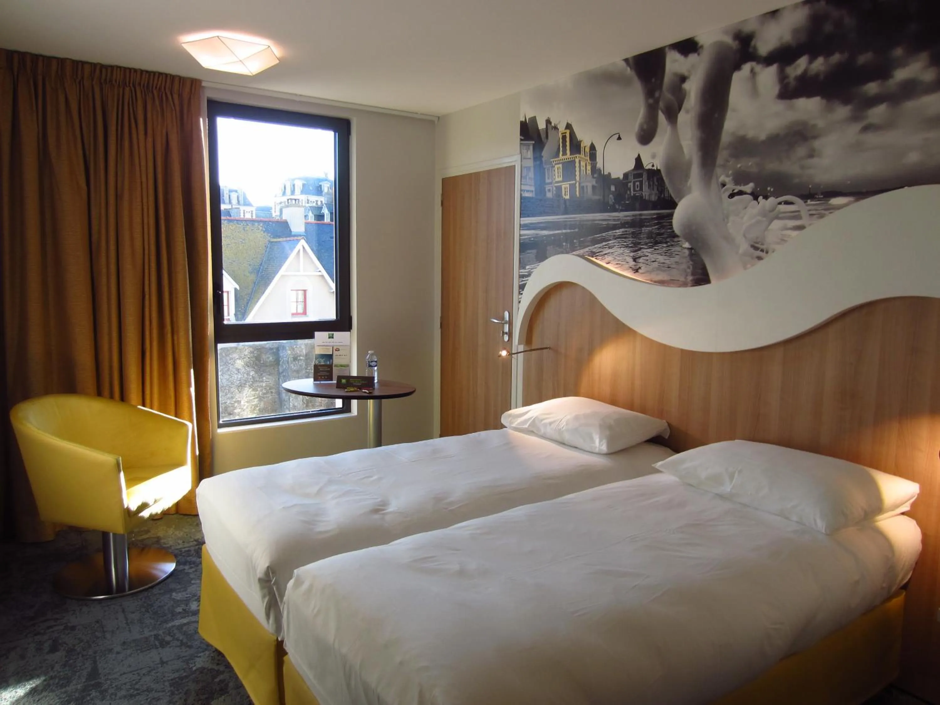 Bed in ibis Styles Saint Malo Port
