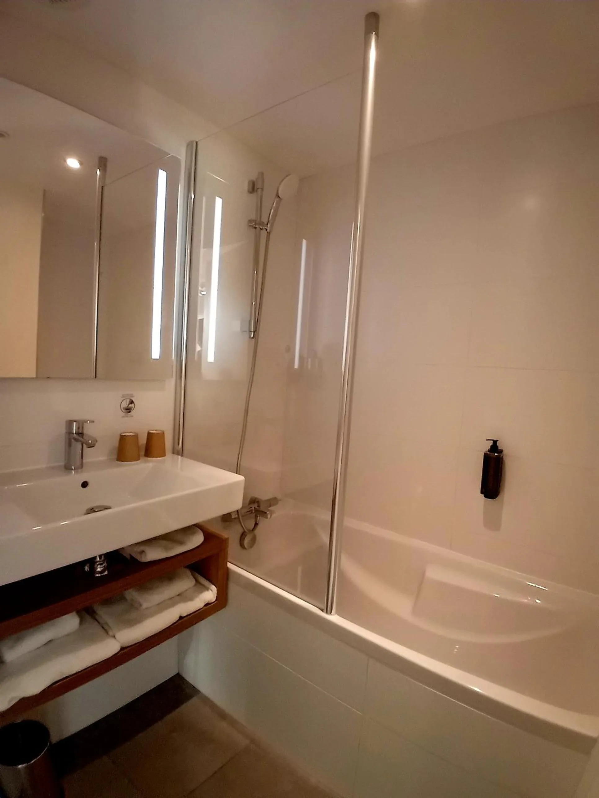 Property building in ibis Styles Saint Malo Port