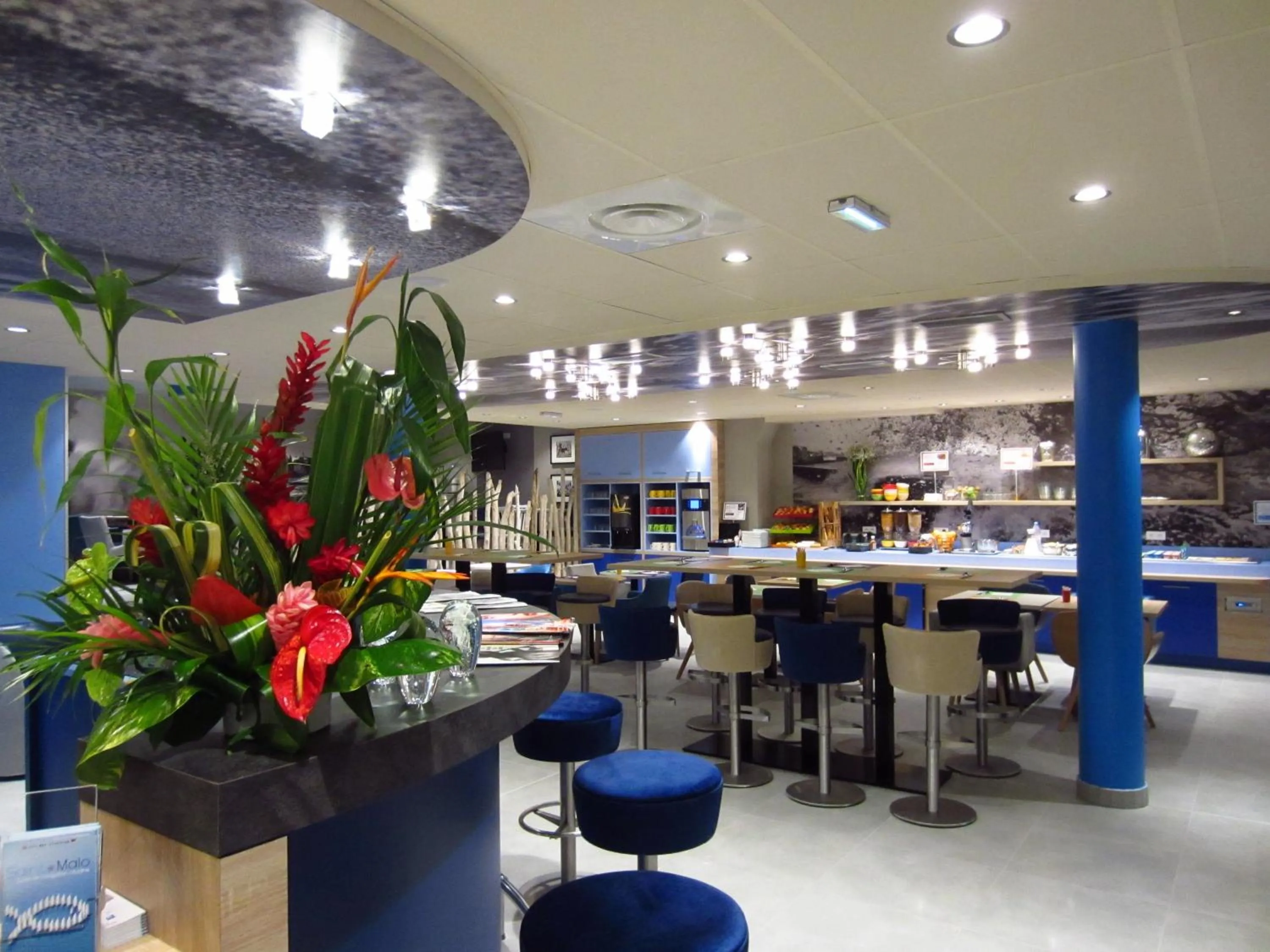 Restaurant/places to eat in ibis Styles Saint Malo Port
