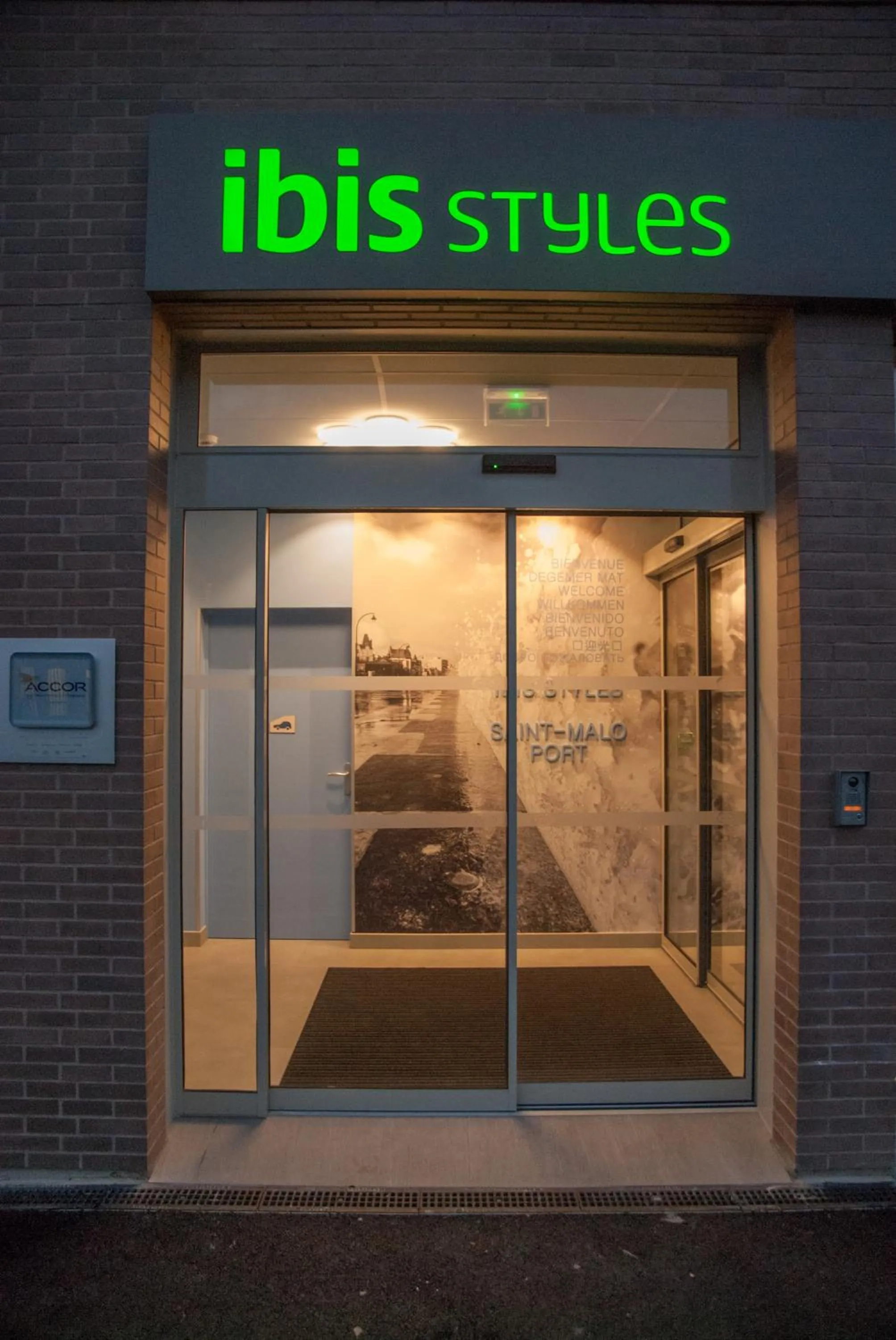 Facade/entrance in ibis Styles Saint Malo Port