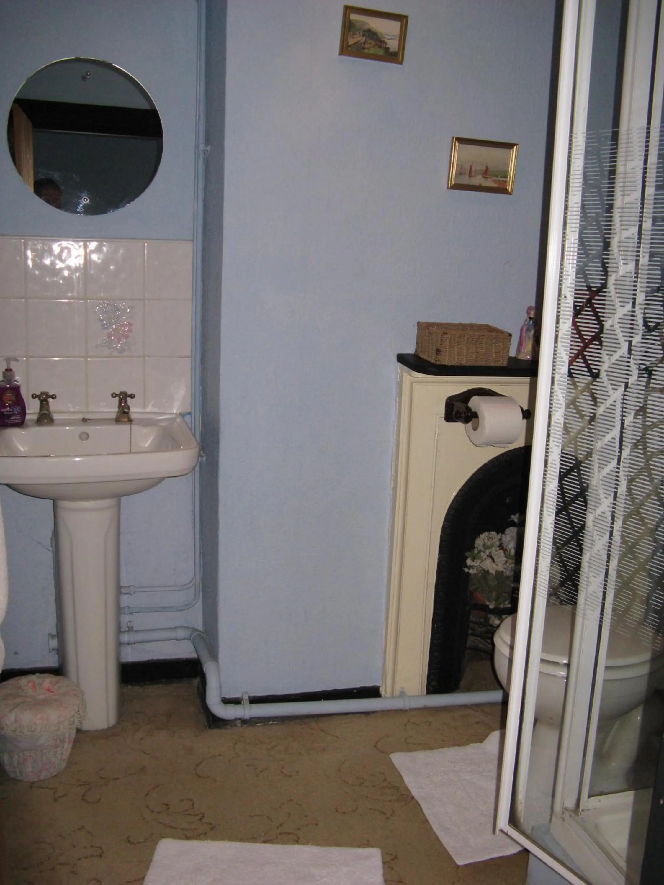 Bathroom in East Farm House B&B
