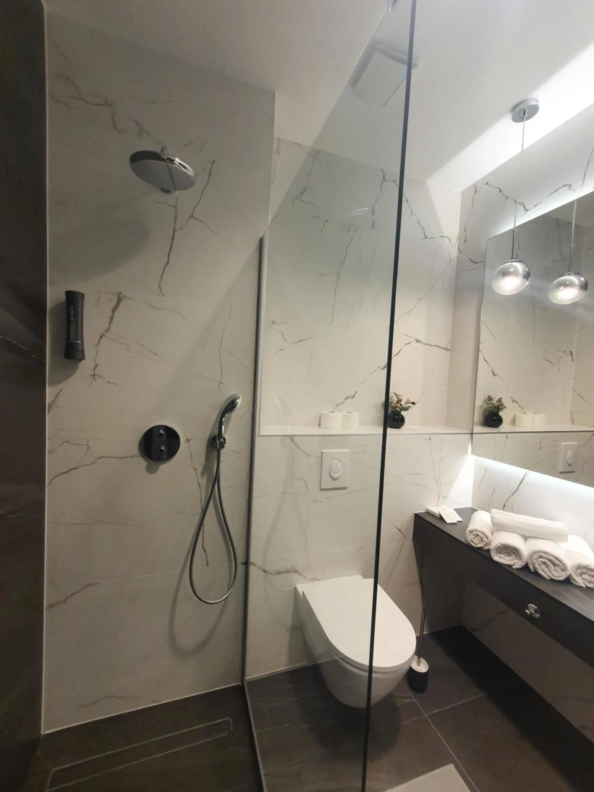 Shower in Avenue21