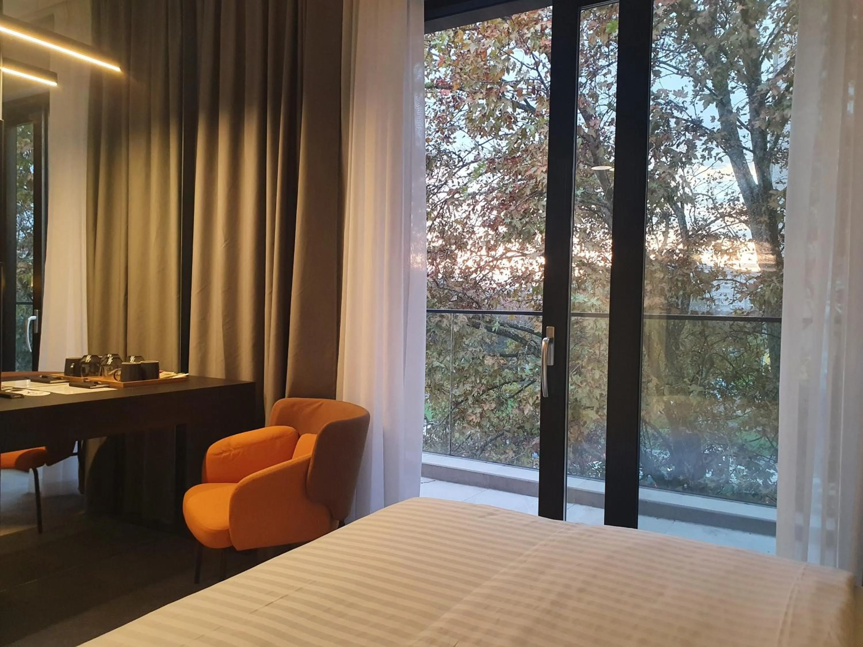 Patio, Bed in Avenue21