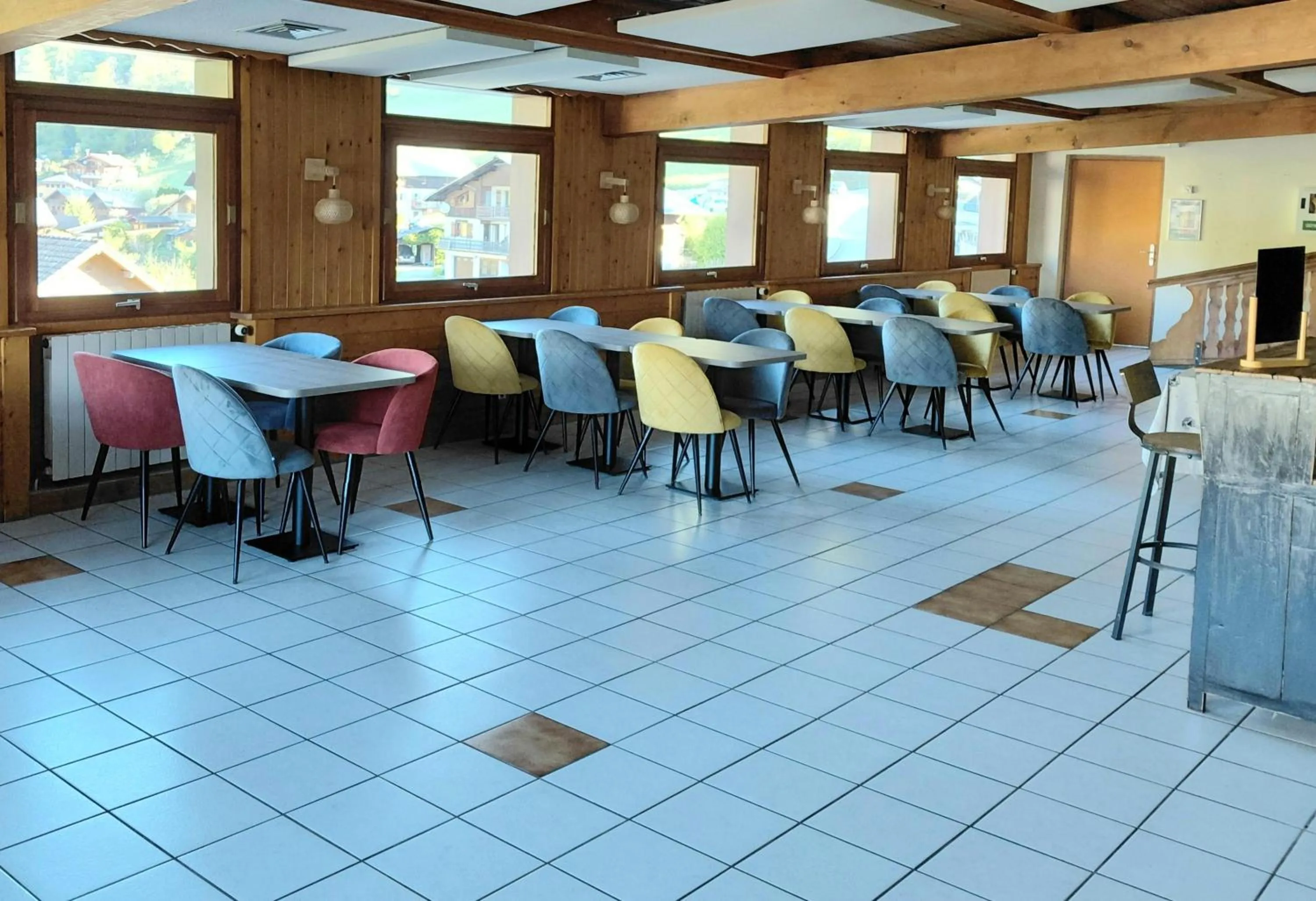 Restaurant/places to eat in Hôtel Le MontBlanc