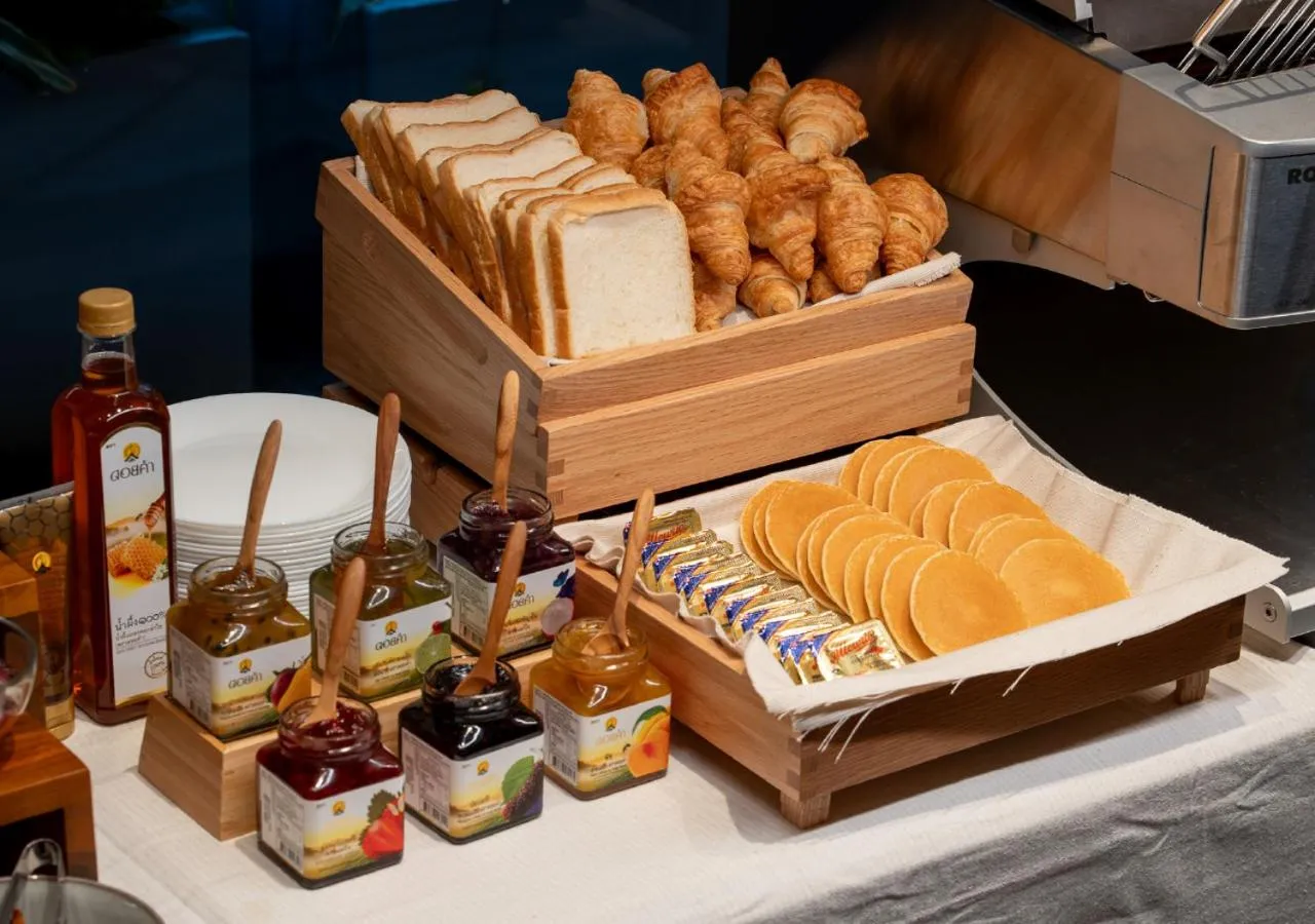 Restaurant/places to eat in Sotetsu Grand Fresa Bangkok