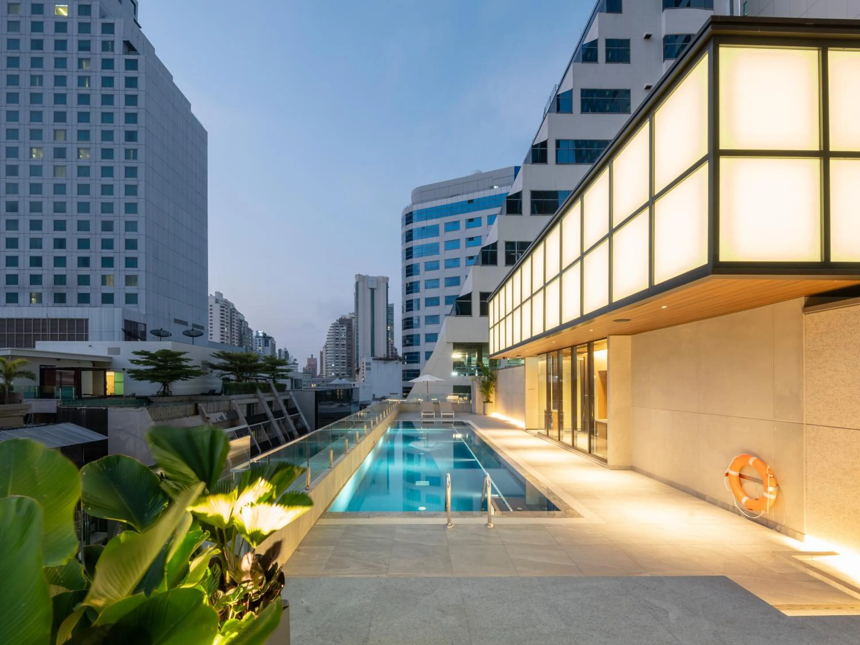 Swimming pool in Sotetsu Grand Fresa Bangkok