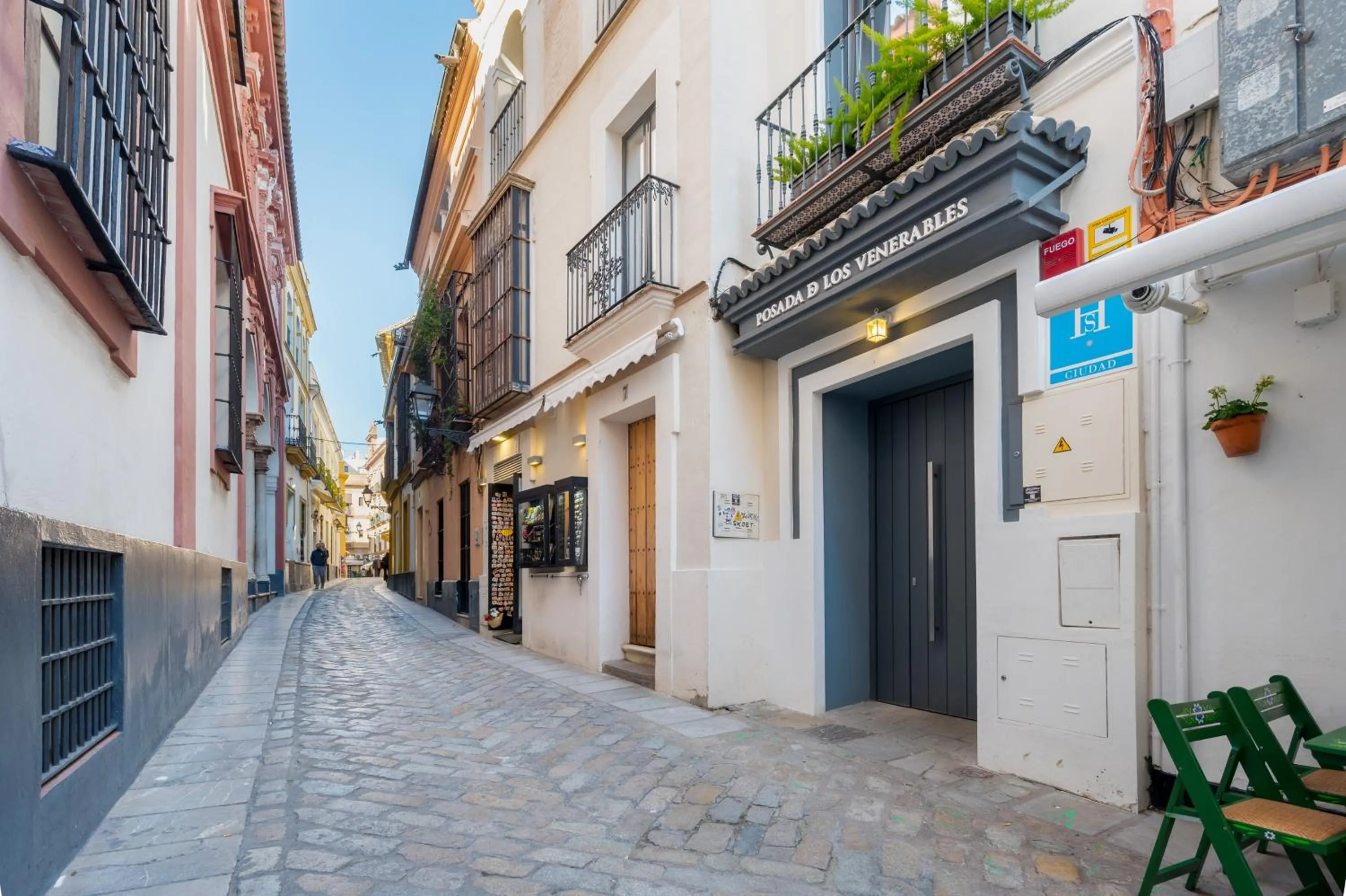 Property building in Posada de los Venerables