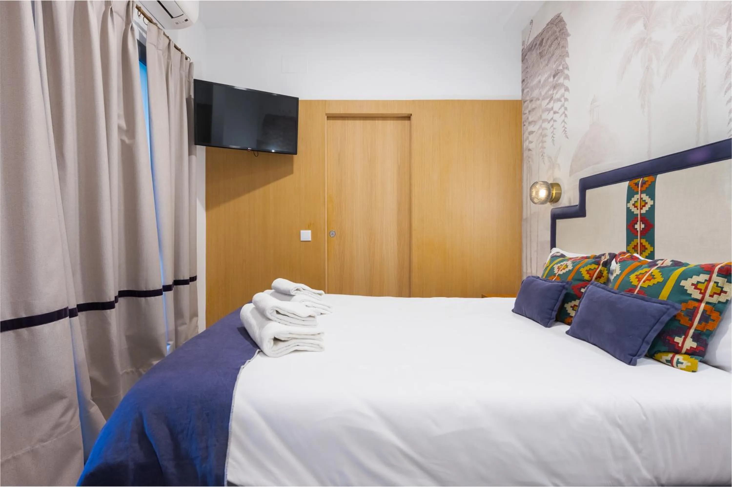 TV and multimedia, Bed in Posada de los Venerables