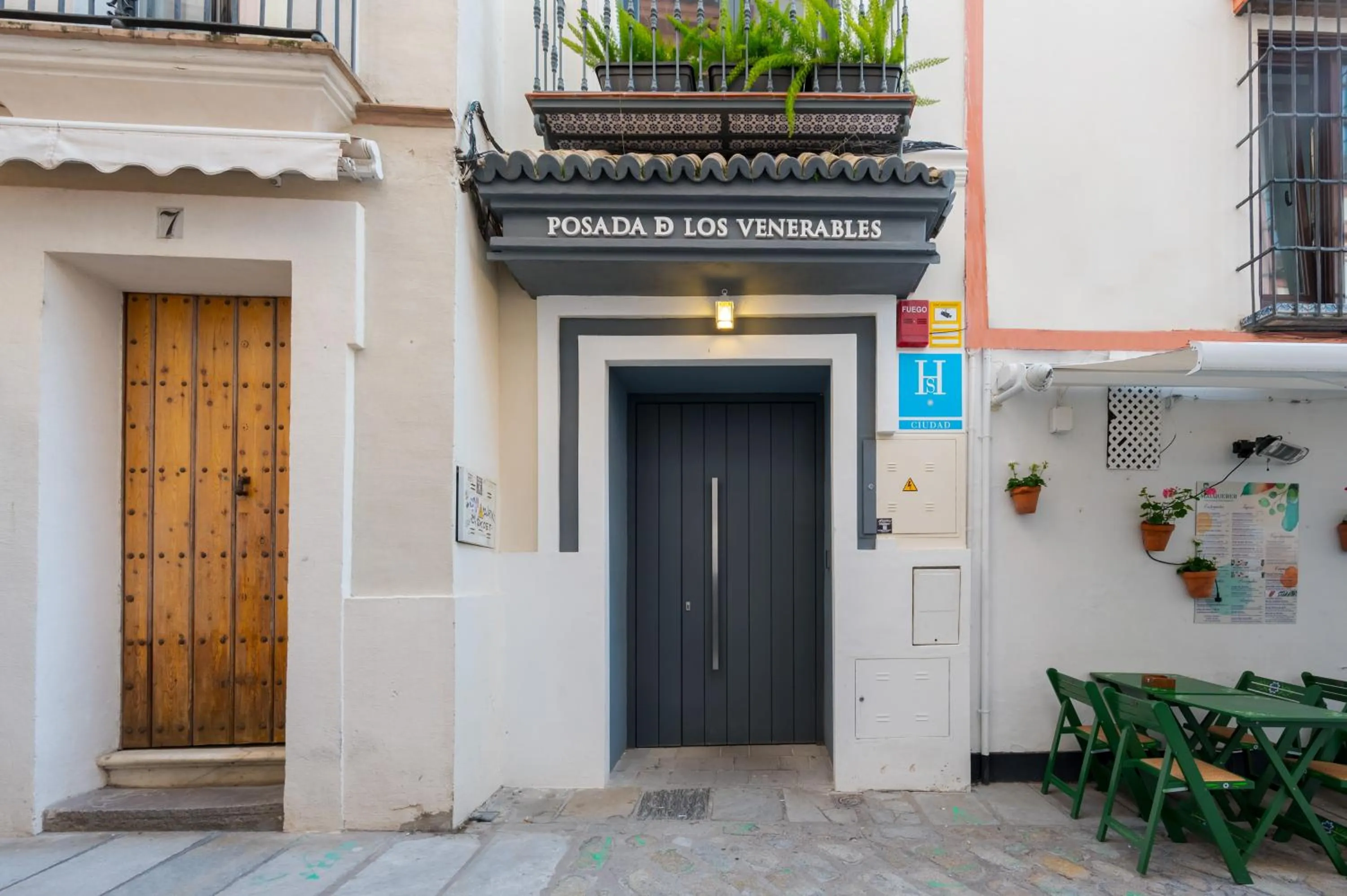 Property building in Posada de los Venerables