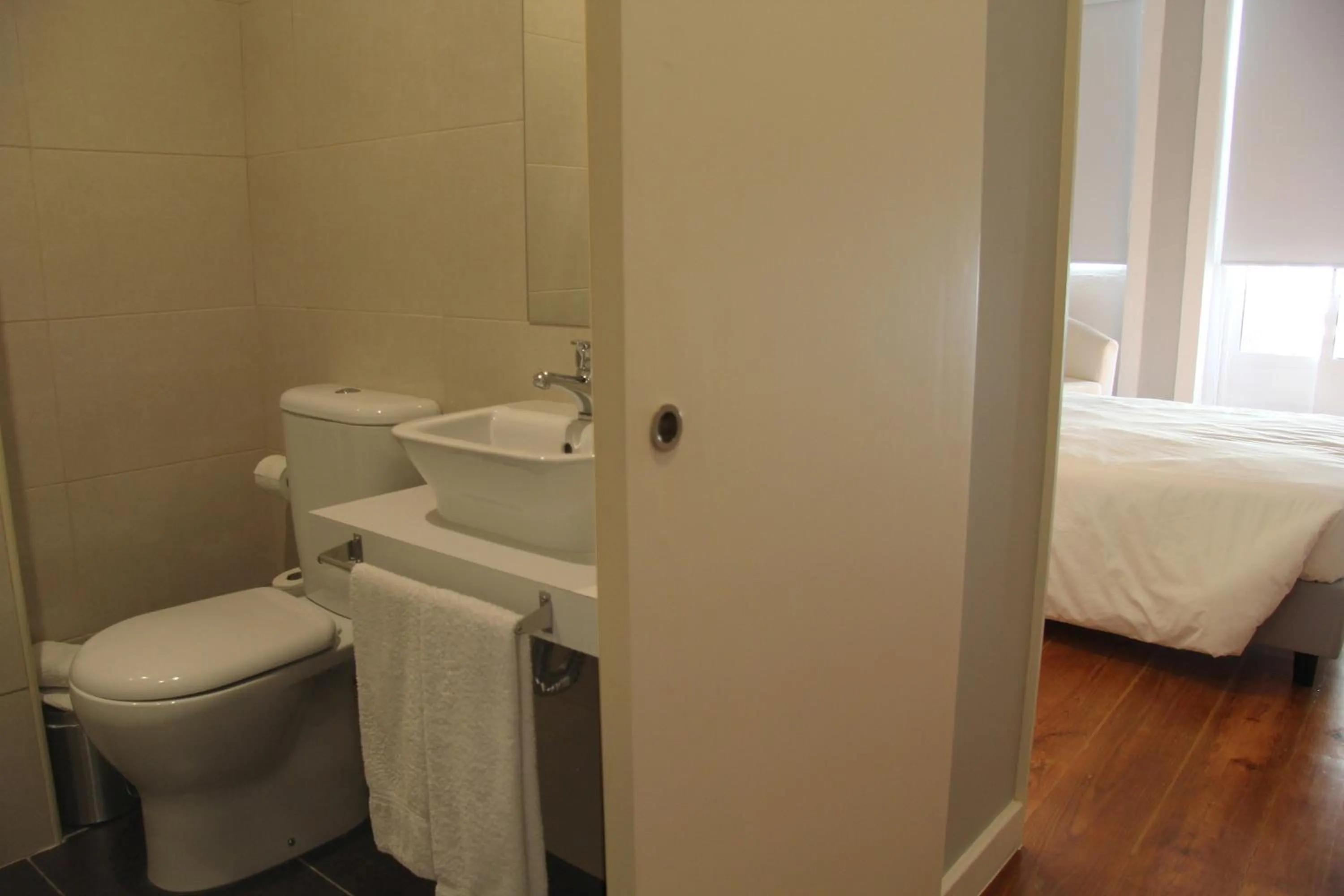 Bathroom, Bed in Decanting Porto House