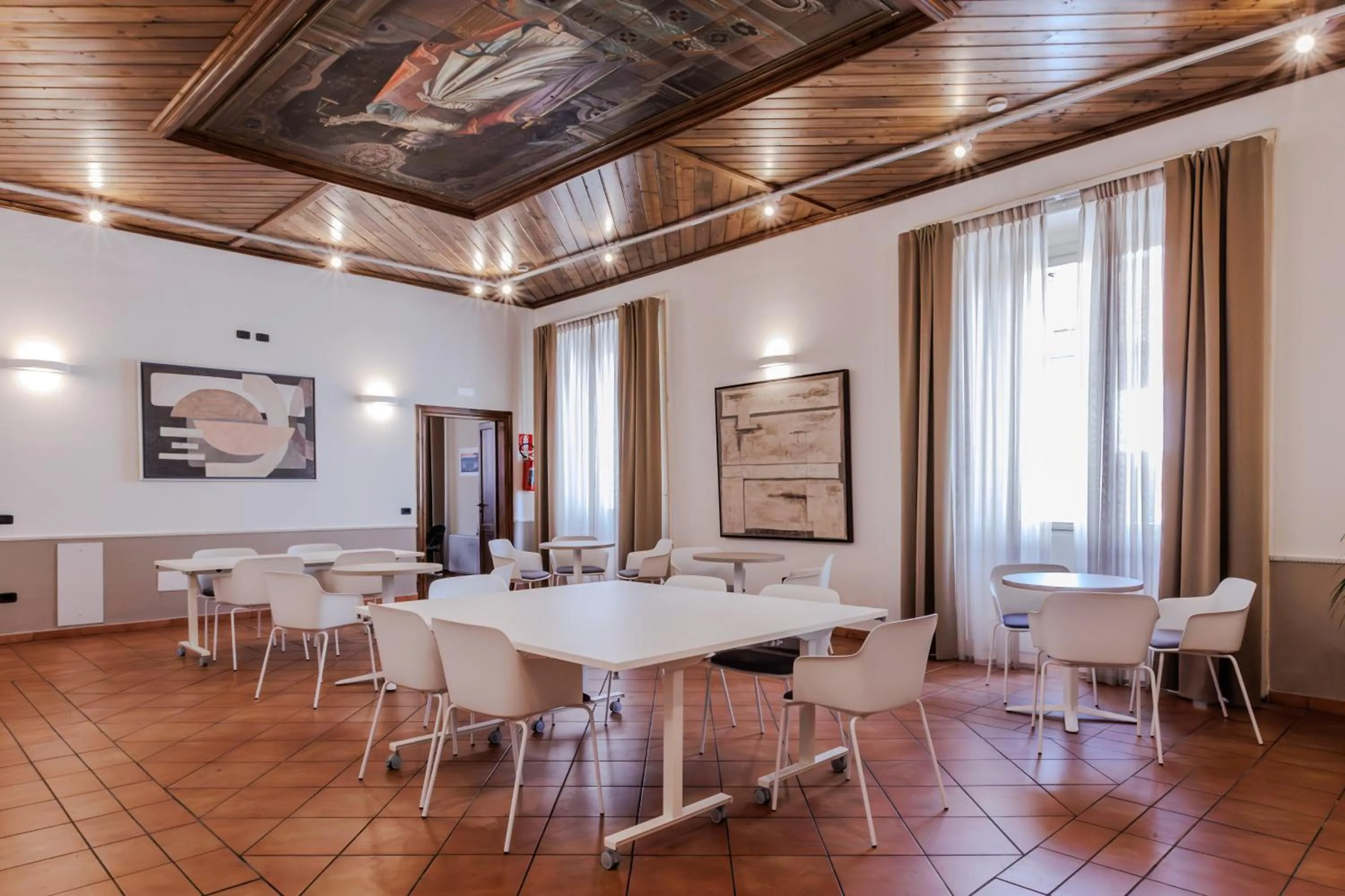 Business facilities in Palazzo della Città