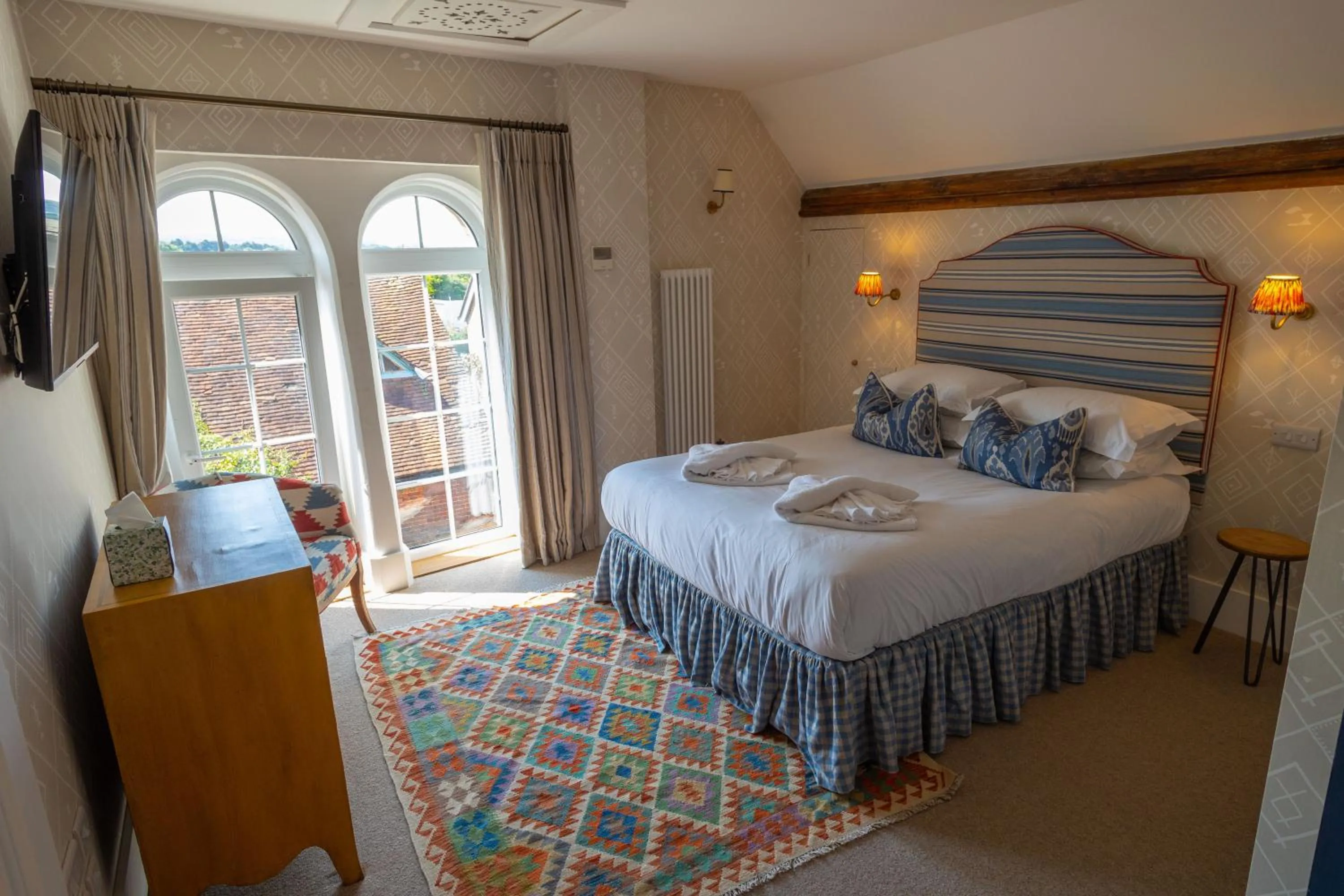 Bed in The George Hotel and Beach Club