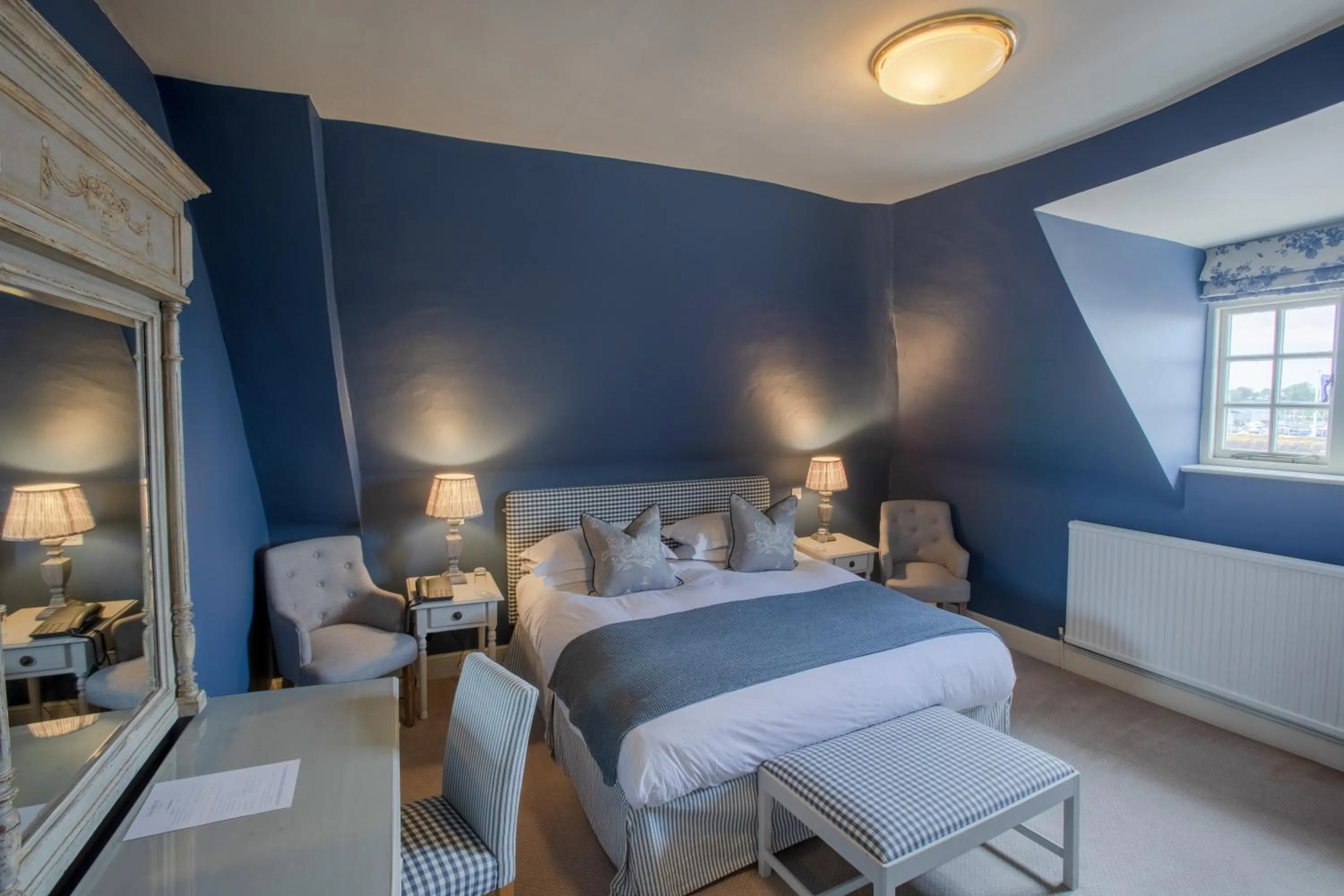 Bed in The George Hotel and Beach Club