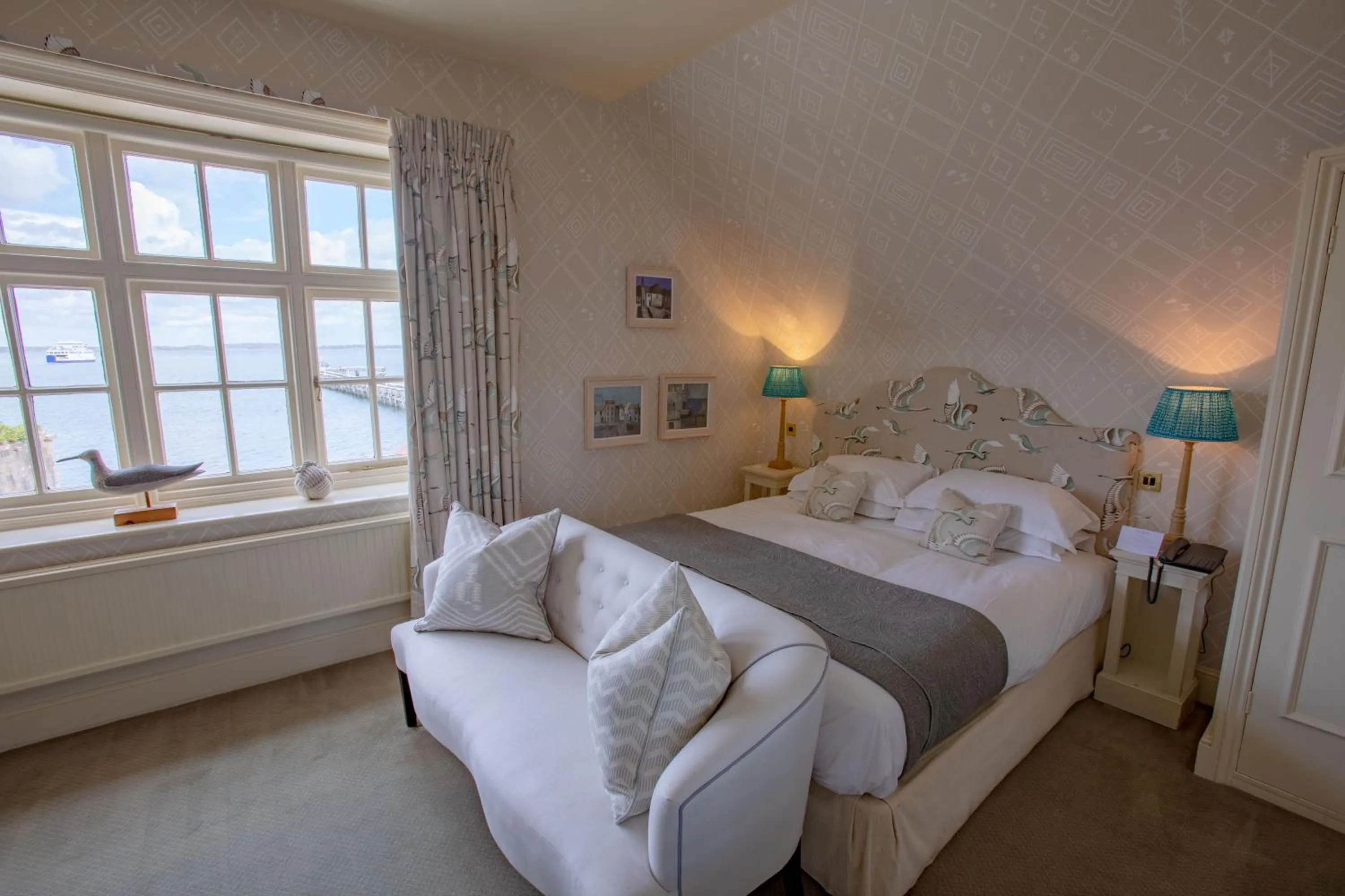 Bed in The George Hotel and Beach Club