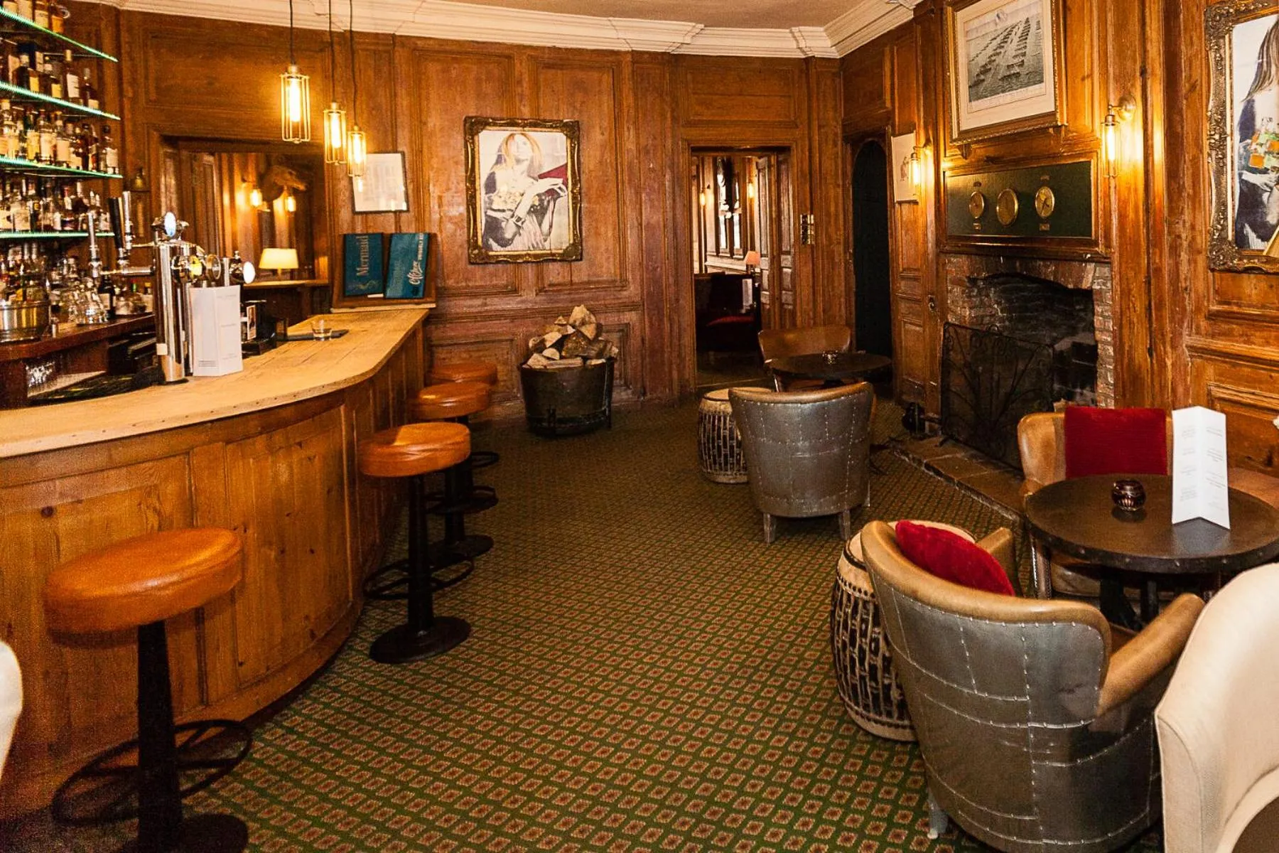 Lounge or bar in The George Hotel and Beach Club