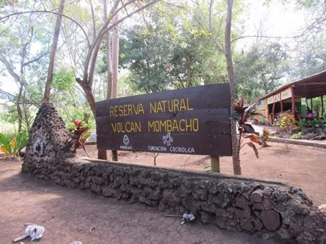 Hiking in Mombacho Lodge