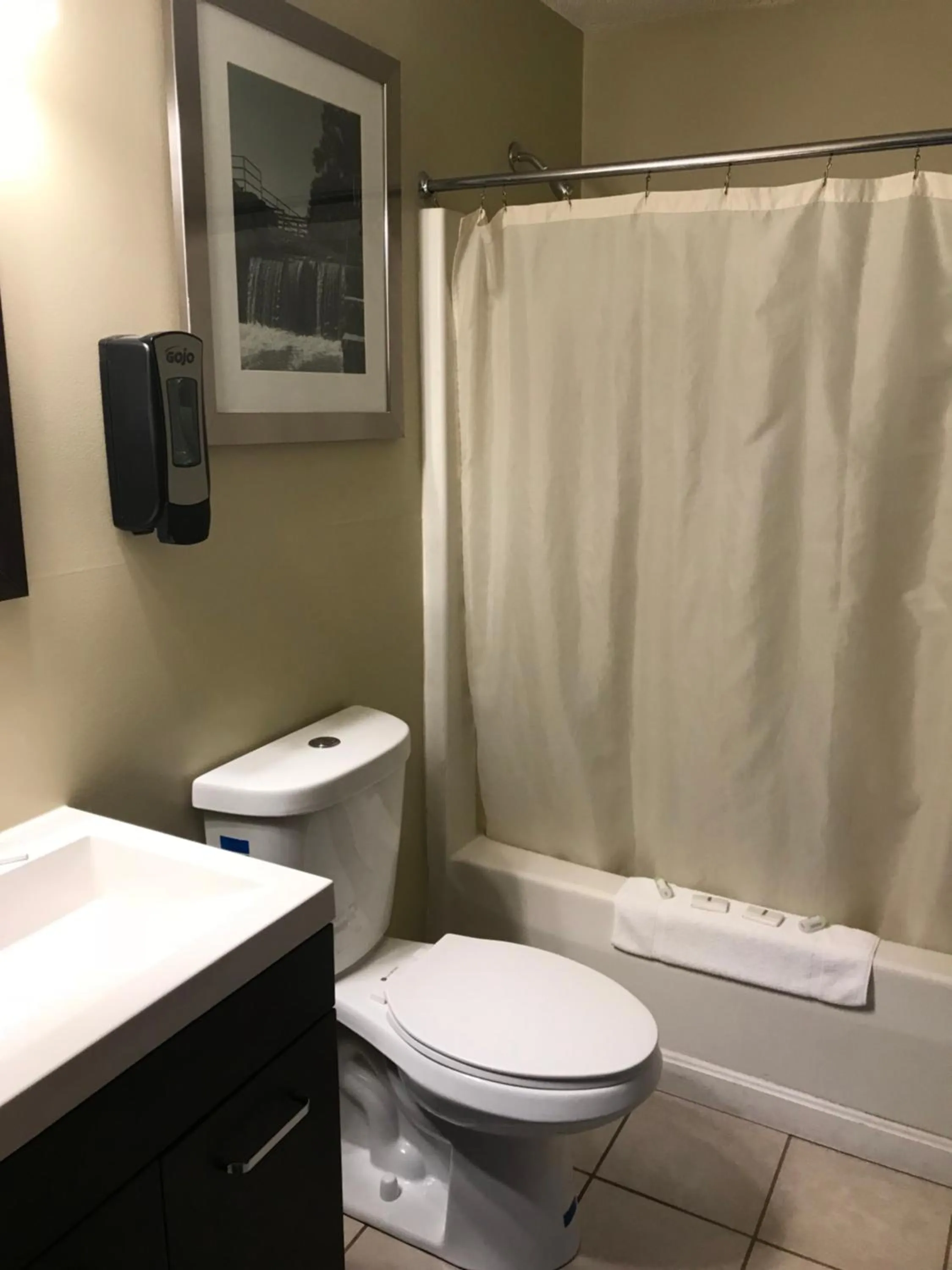 Bathroom in White Birches Motel