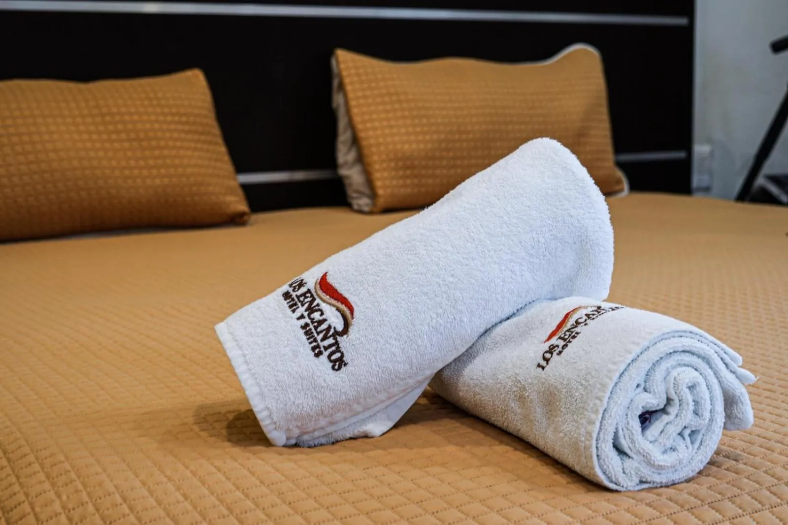 towels, Bed in Hotel y Suites Los Encantos