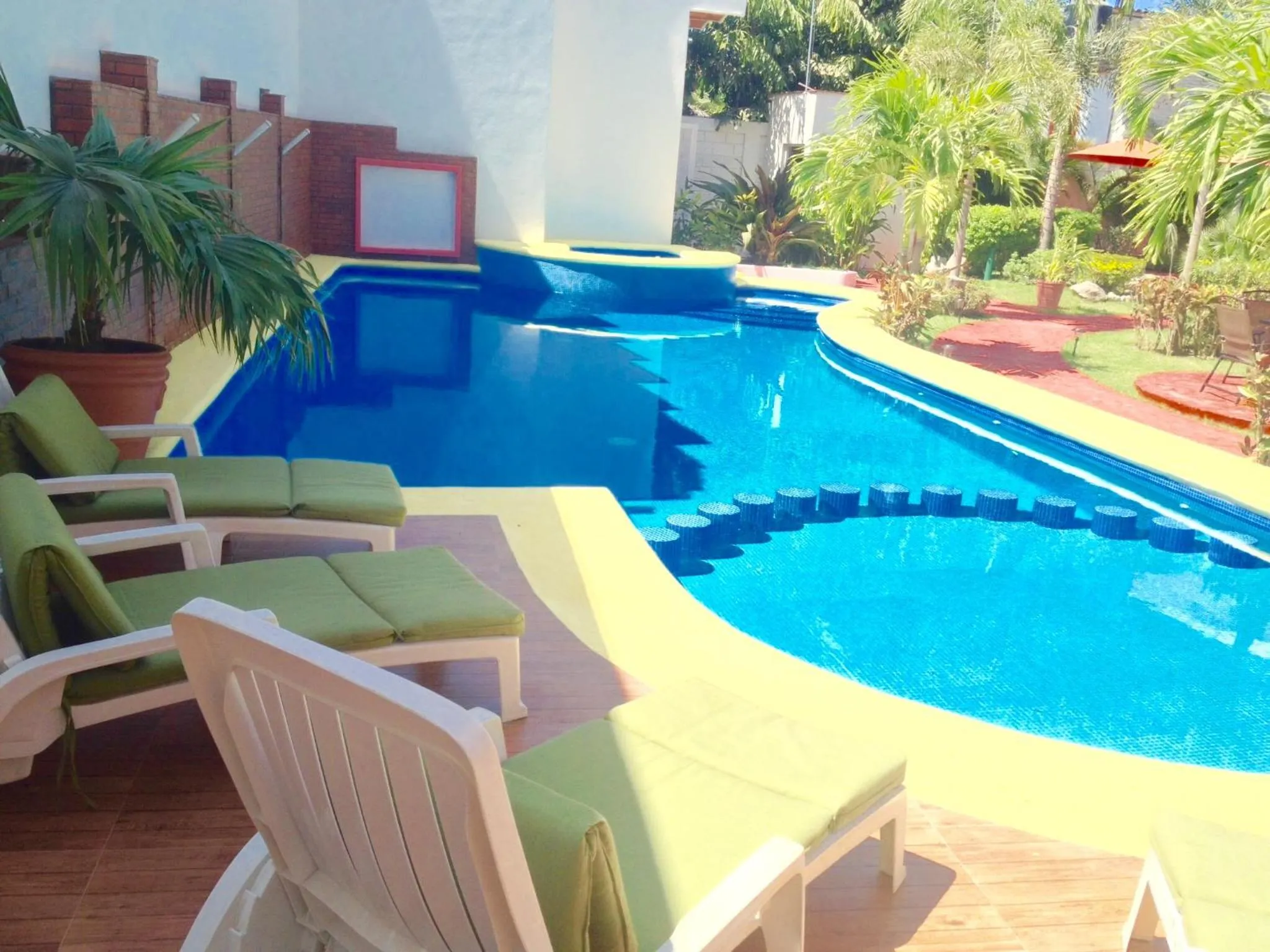 Swimming pool in Hotel y Suites Los Encantos