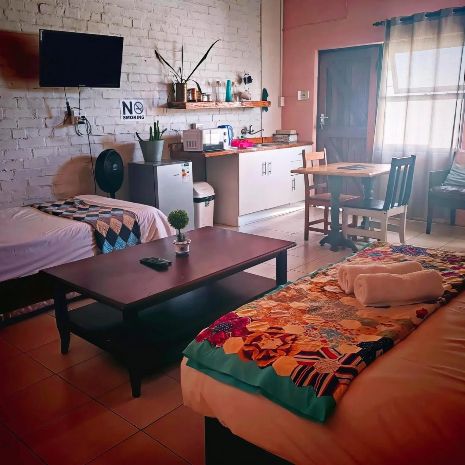 Bed in Suzies Huis Restaurant Bed and Breakfast