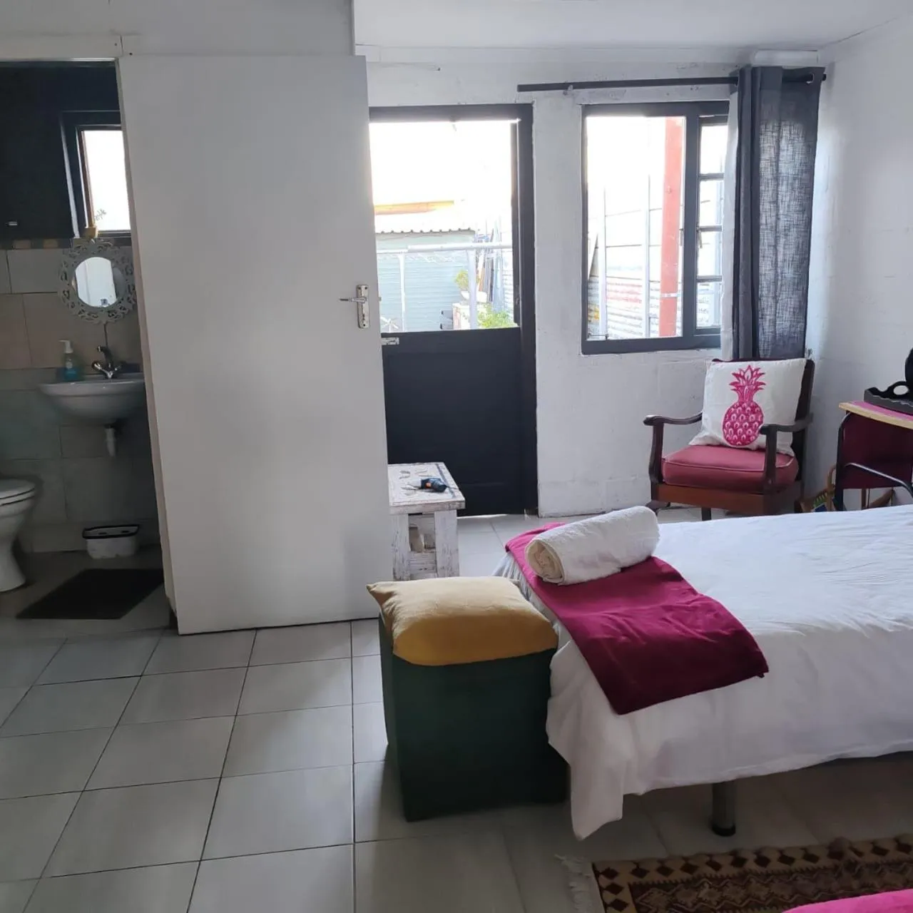 Bed in Suzies Huis Restaurant Bed and Breakfast