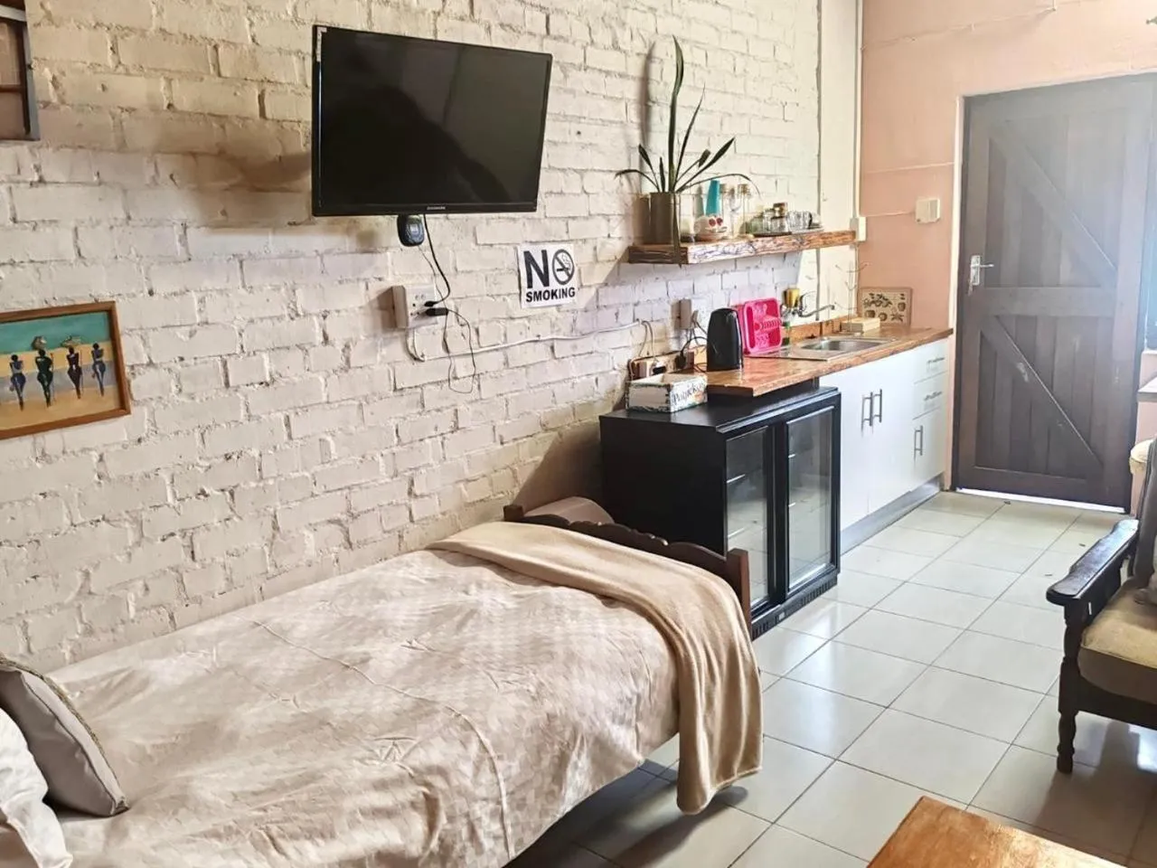 Bed in Suzies Huis Restaurant Bed and Breakfast