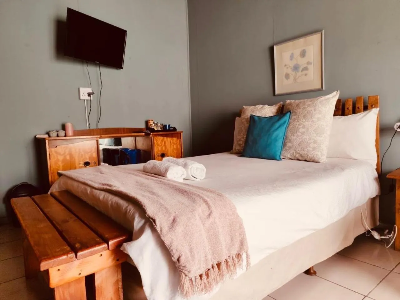 Bed in Suzies Huis Restaurant Bed and Breakfast