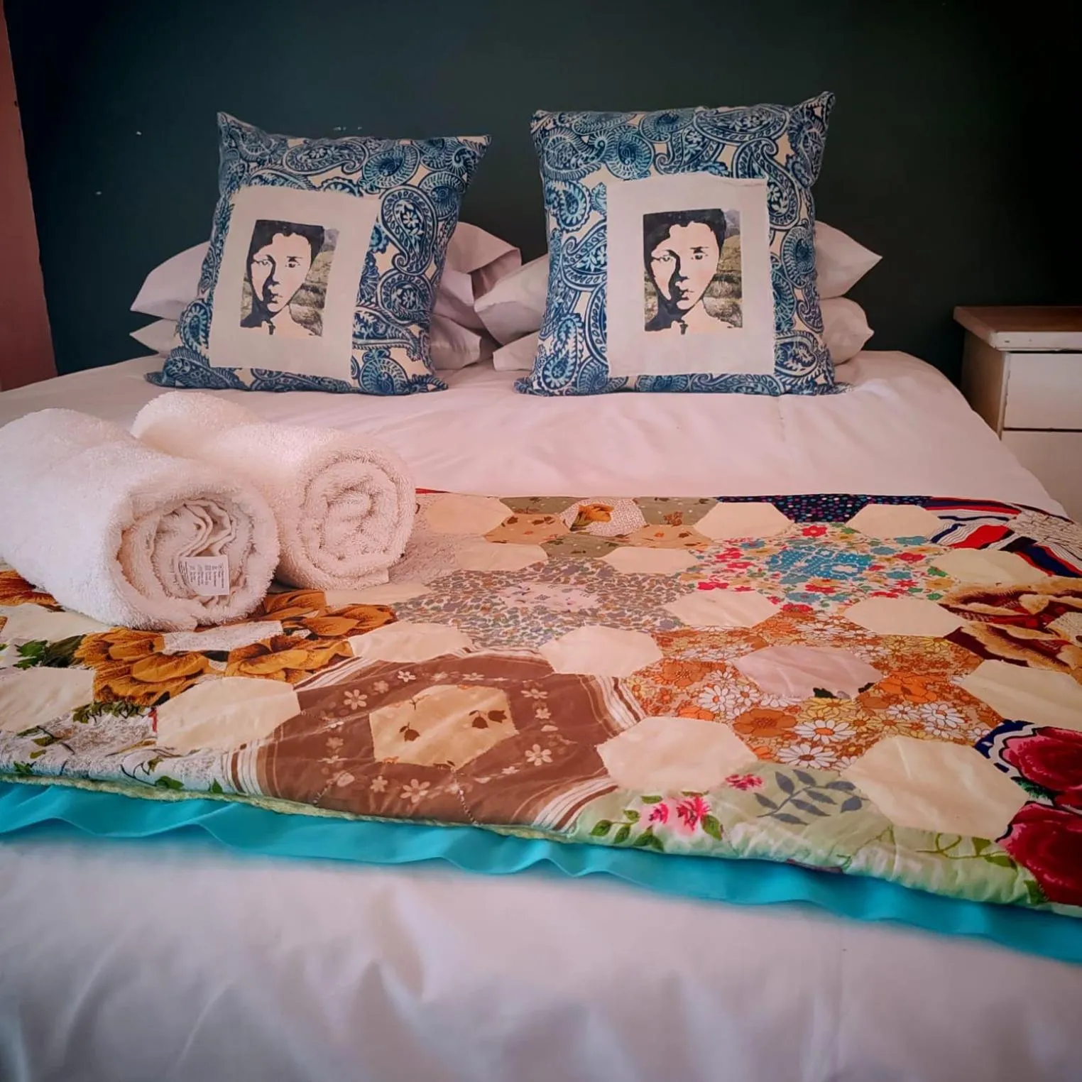 Bed in Suzies Huis Restaurant Bed and Breakfast