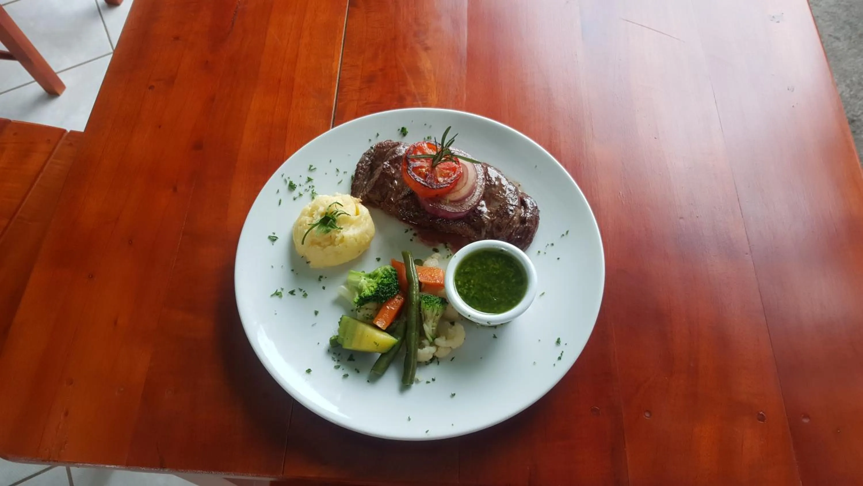 Restaurant/places to eat in Hotel La Arboleda