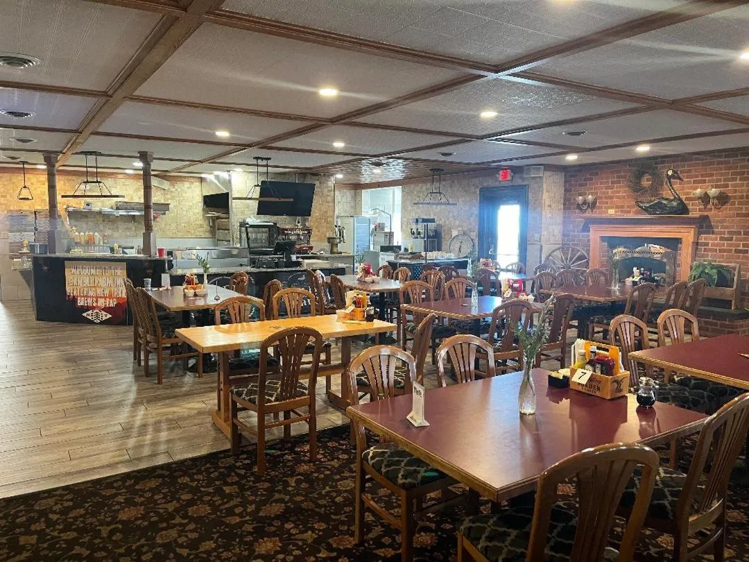 Restaurant/places to eat in Gamble Farm Inn and Suites