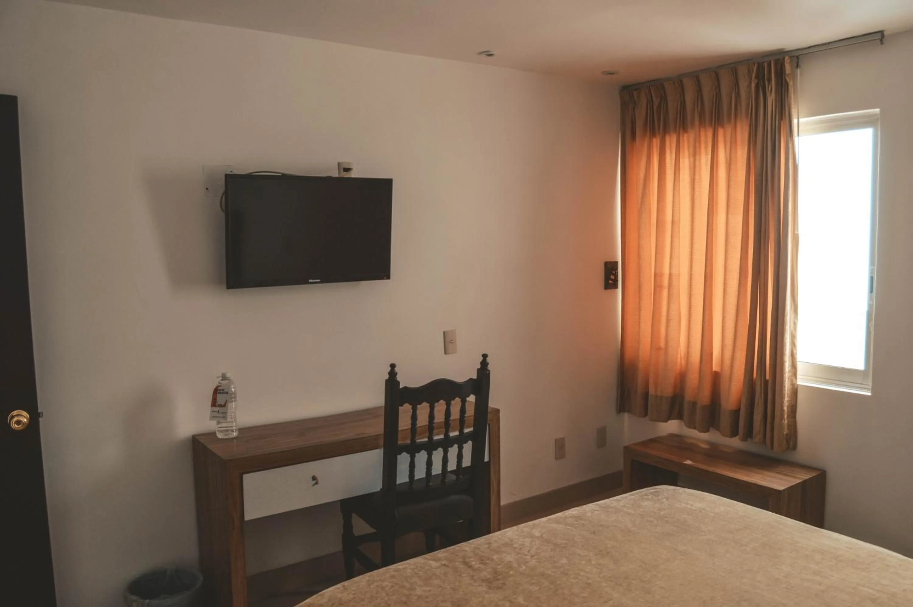 Photo of the whole room, Bed in Hotel Latino