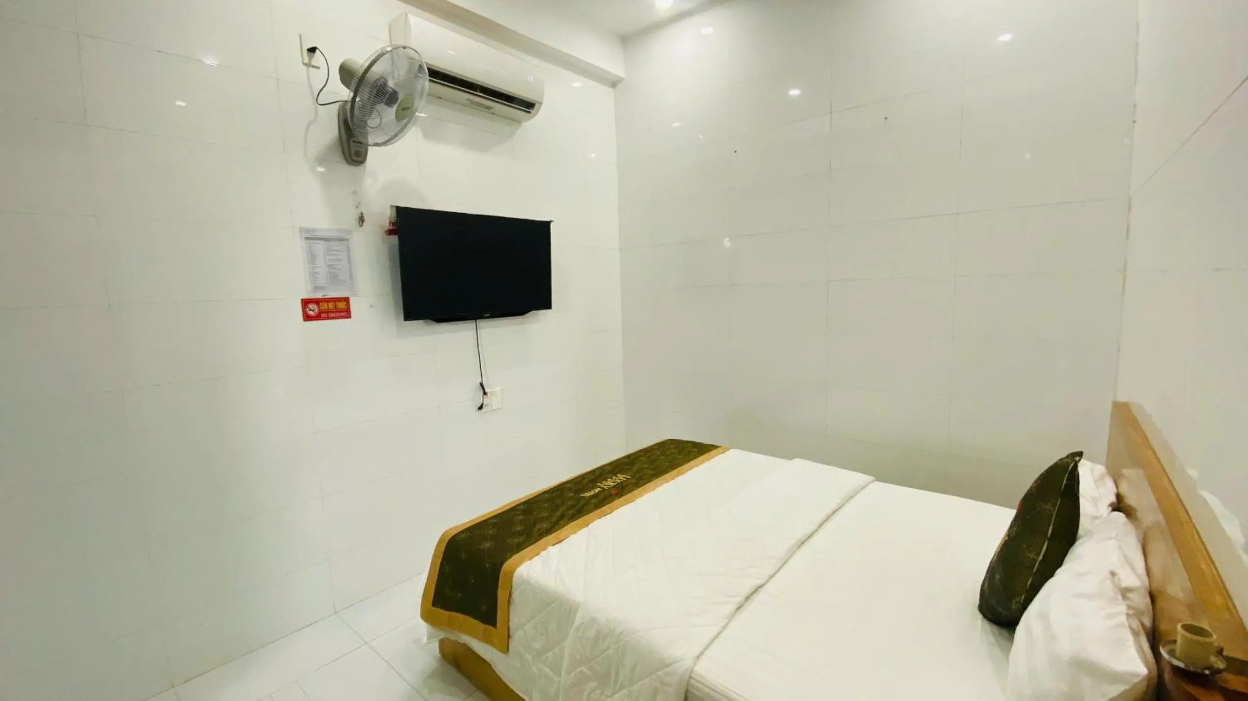 Bed in LUCKY HOTEL LIEN PHUONG