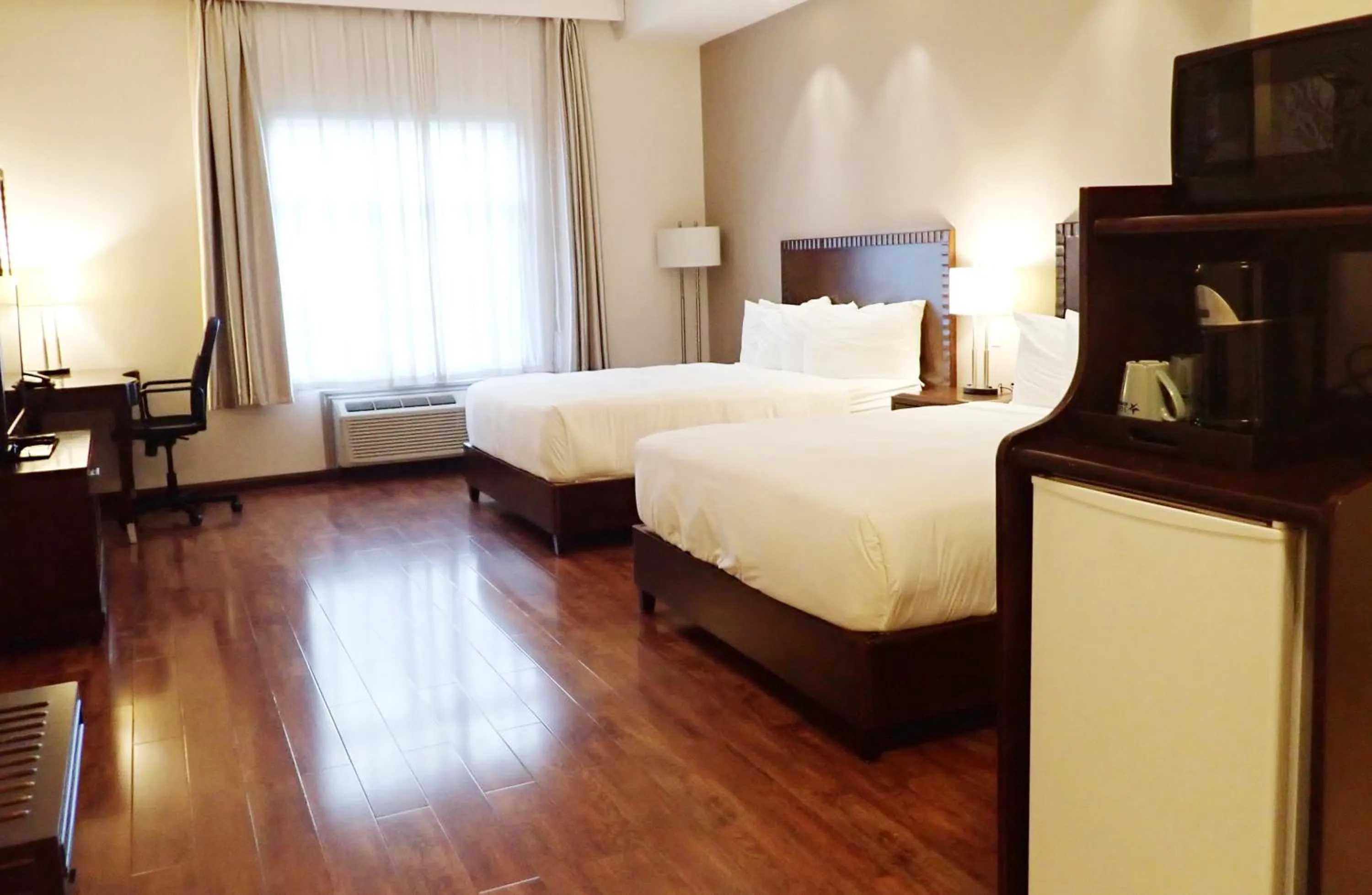 Photo of the whole room, Bed in Days Inn & Suites by Wyndham Fort Saskatchewan