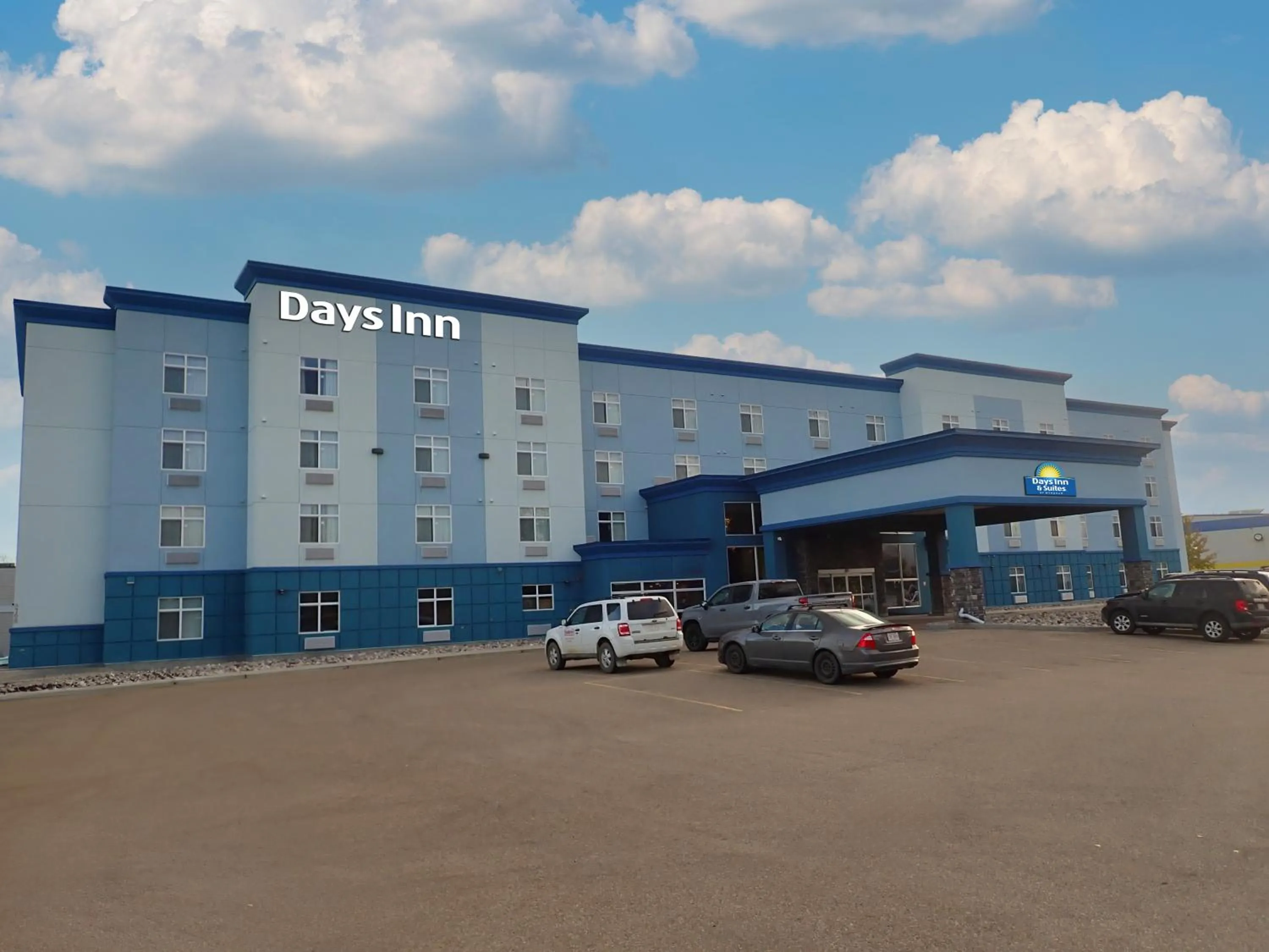 Facade/entrance in Days Inn & Suites by Wyndham Fort Saskatchewan