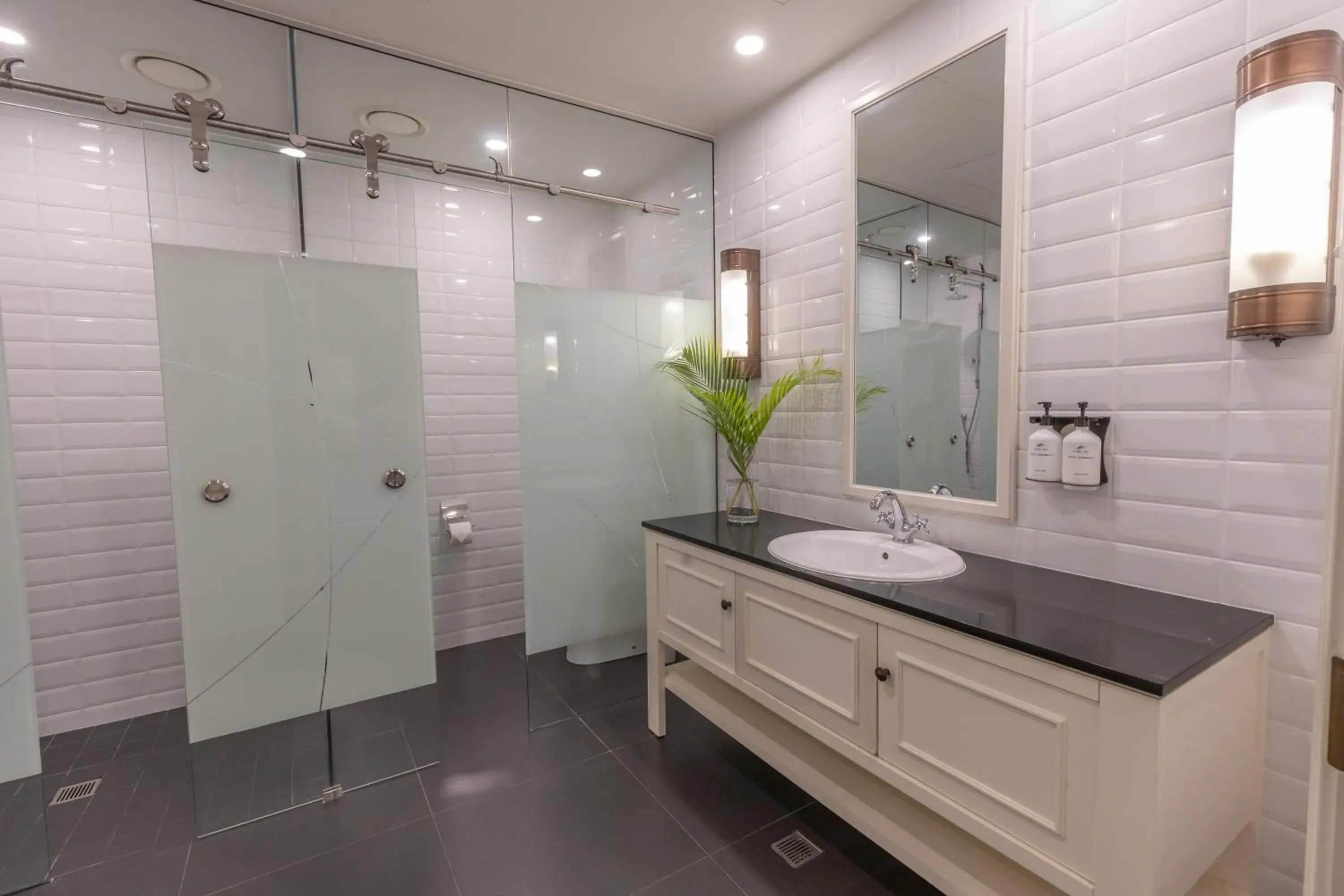 Heritage Suite in Grand Pacific Hotel Heritage Suite in Grand Pacific Hotel