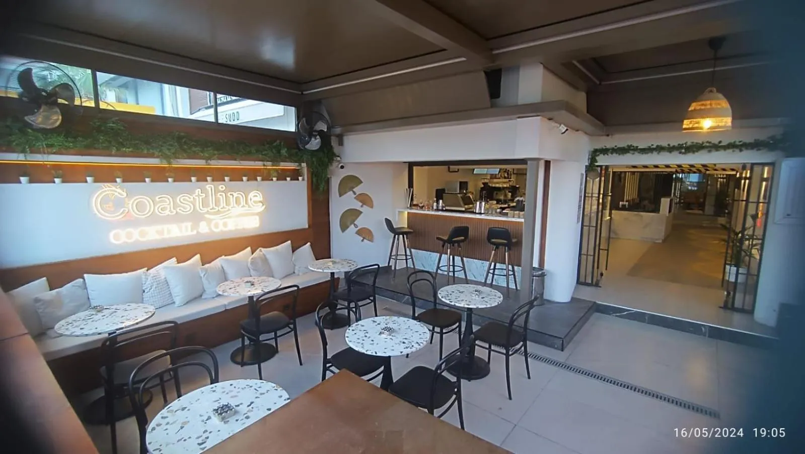 Restaurant/places to eat in Coastline