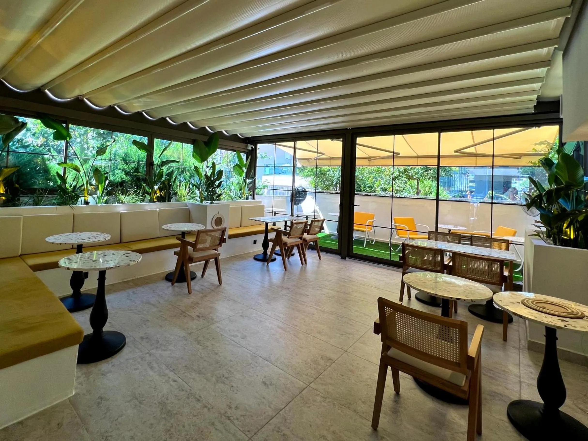 Restaurant/places to eat in Coastline